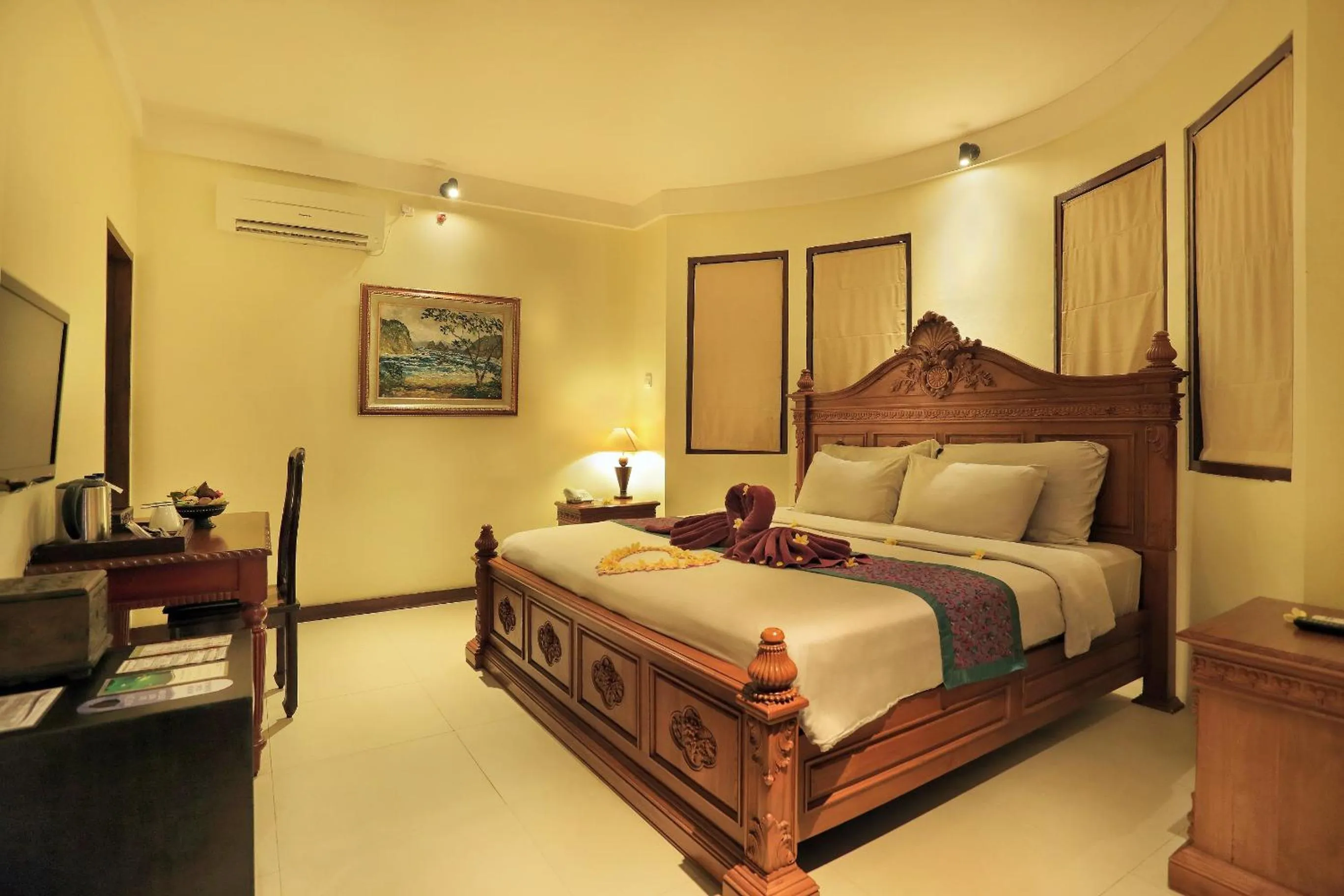 Bedroom, Bed in Aston Sunset Beach Resort - Gili Trawangan