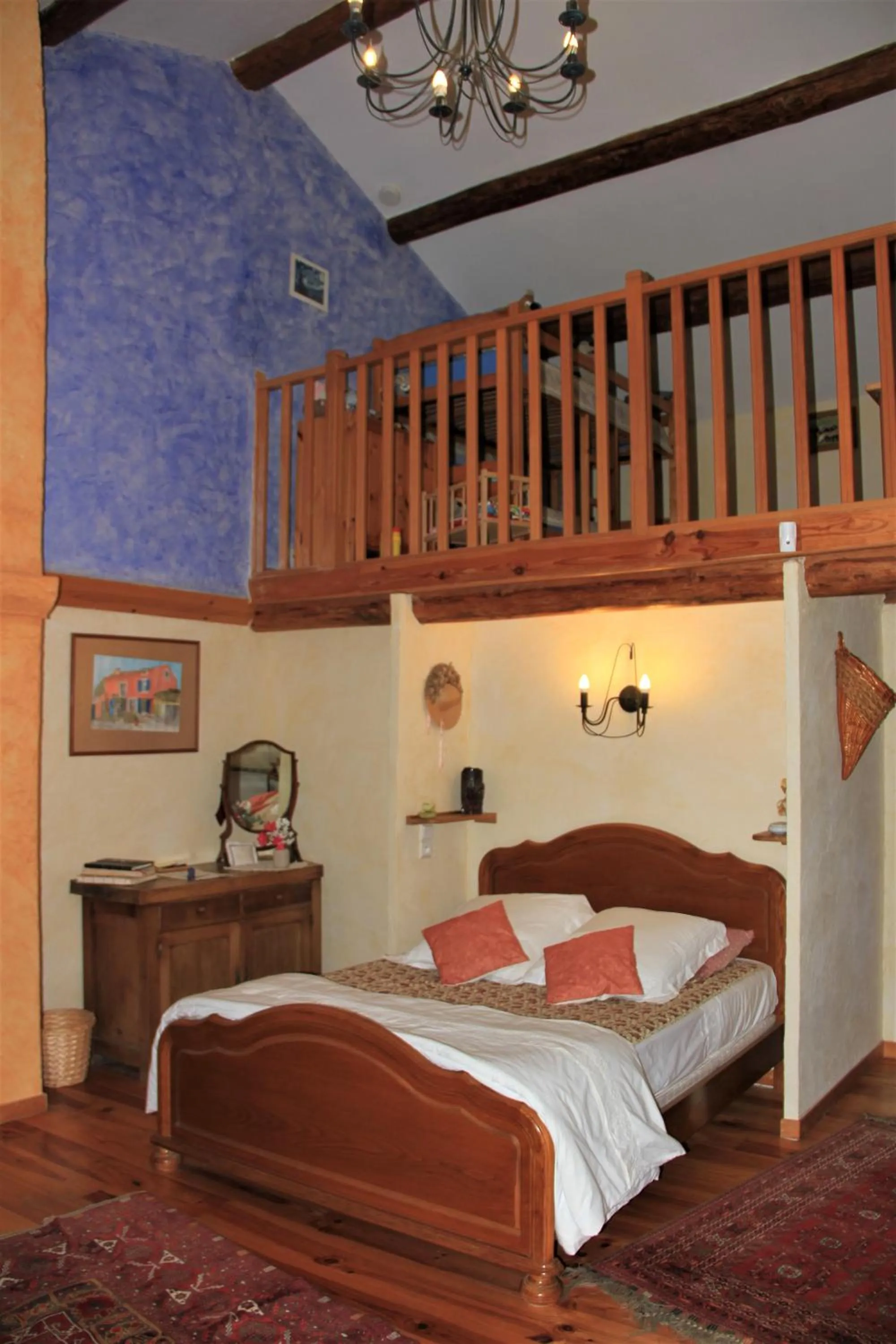 Photo of the whole room, Bed in Le Mas De La Cigale Bleue, Caumont Sur Durance