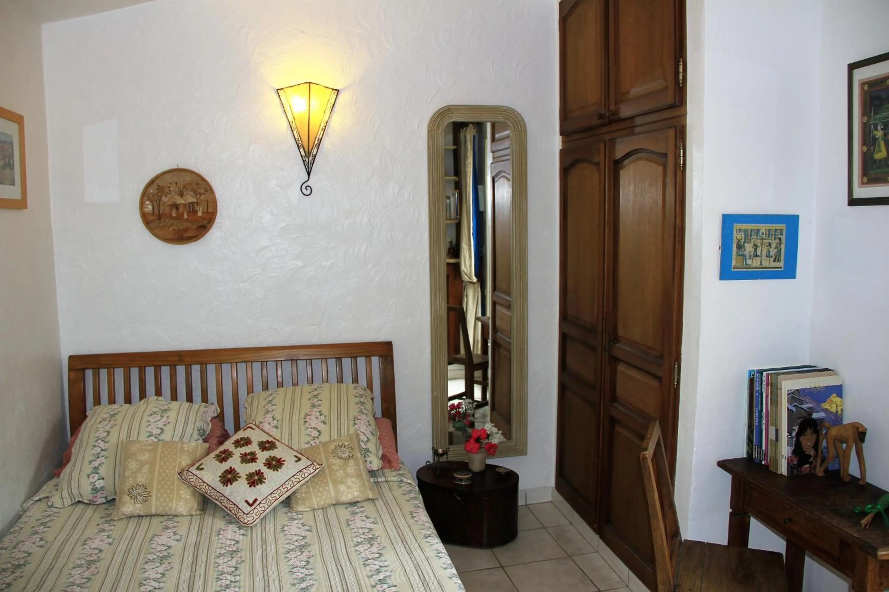 Bed in Le Mas De La Cigale Bleue, Caumont Sur Durance