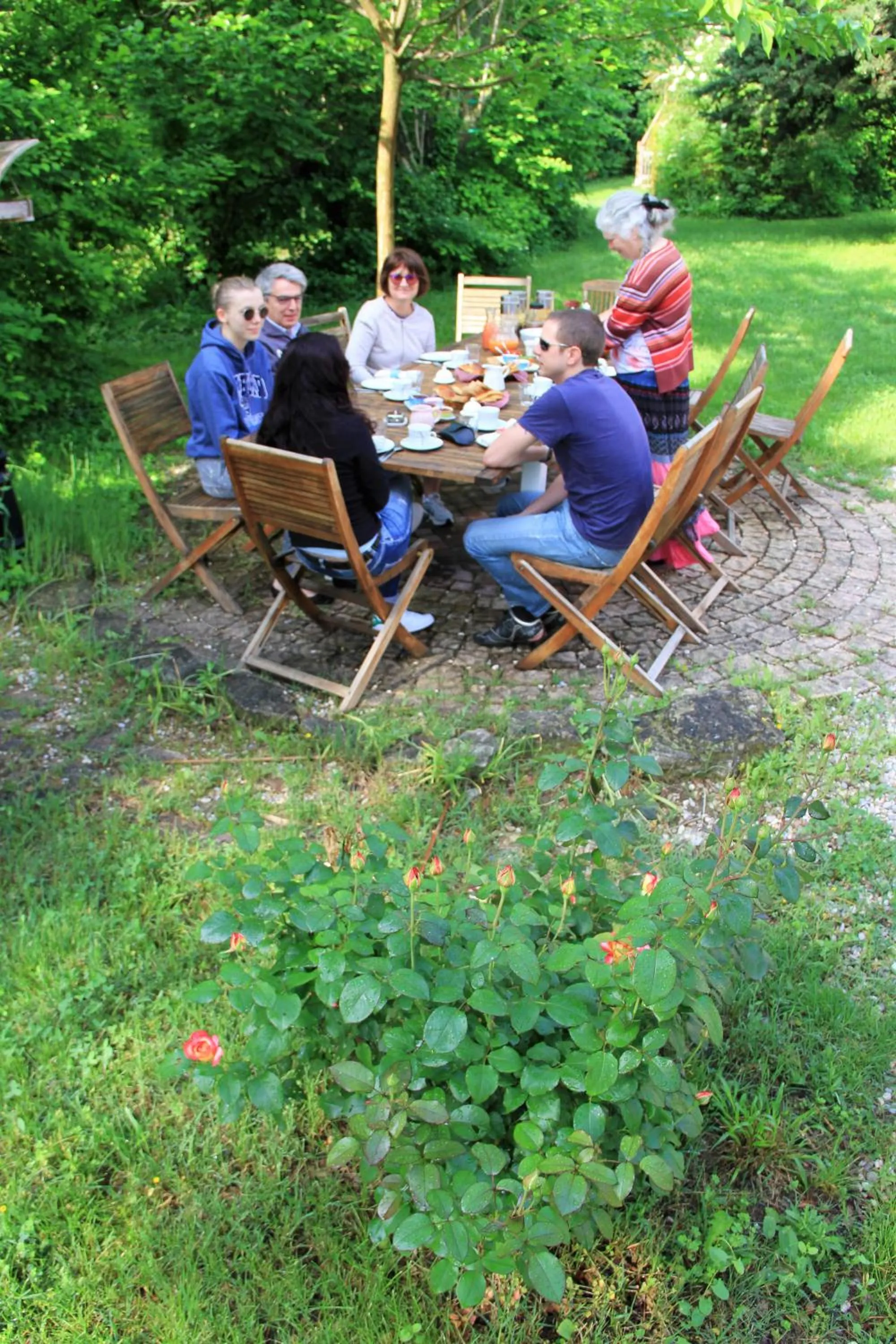 Dining area in Le Mas De La Cigale Bleue, Caumont Sur Durance