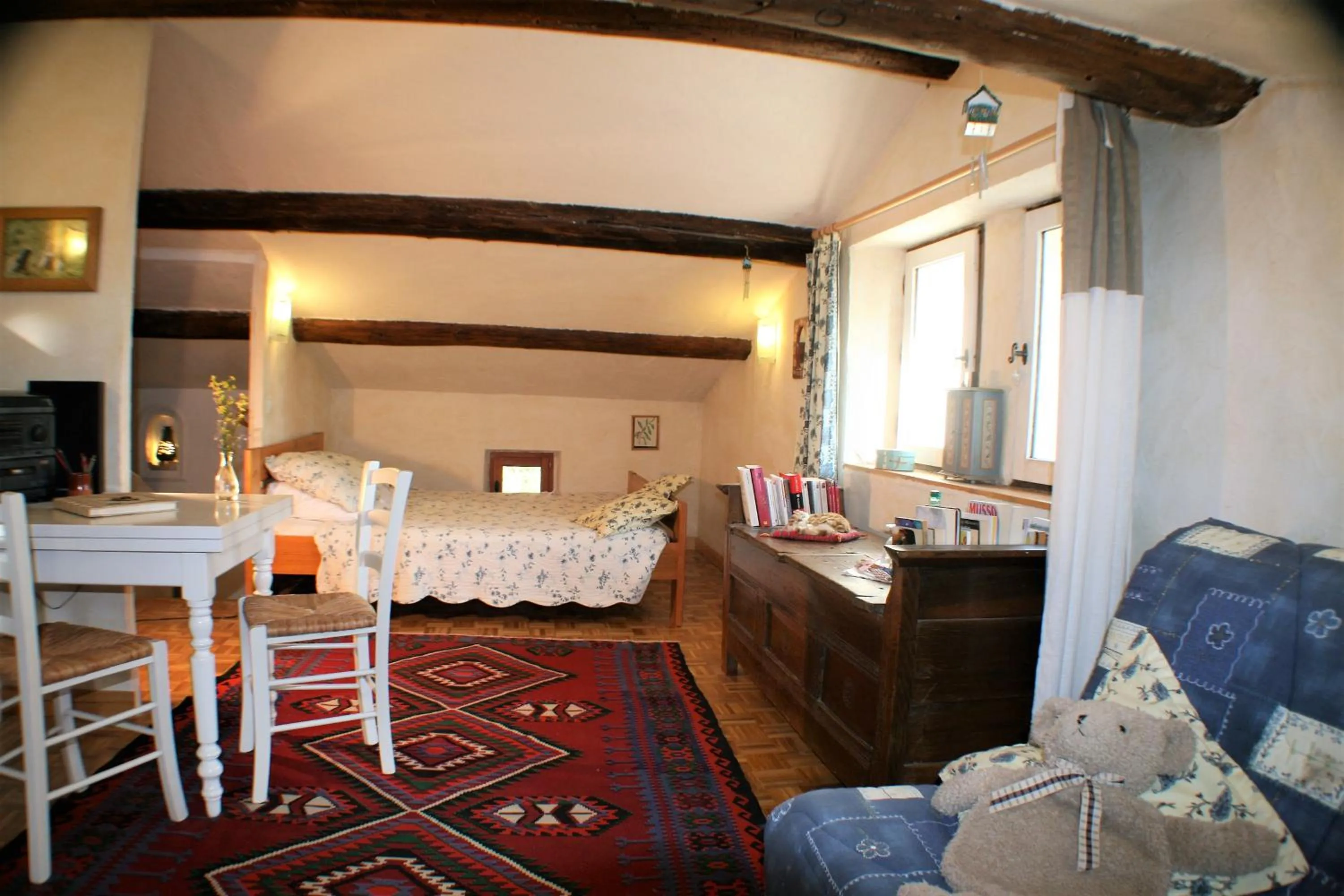 Photo of the whole room, Bed in Le Mas De La Cigale Bleue, Caumont Sur Durance