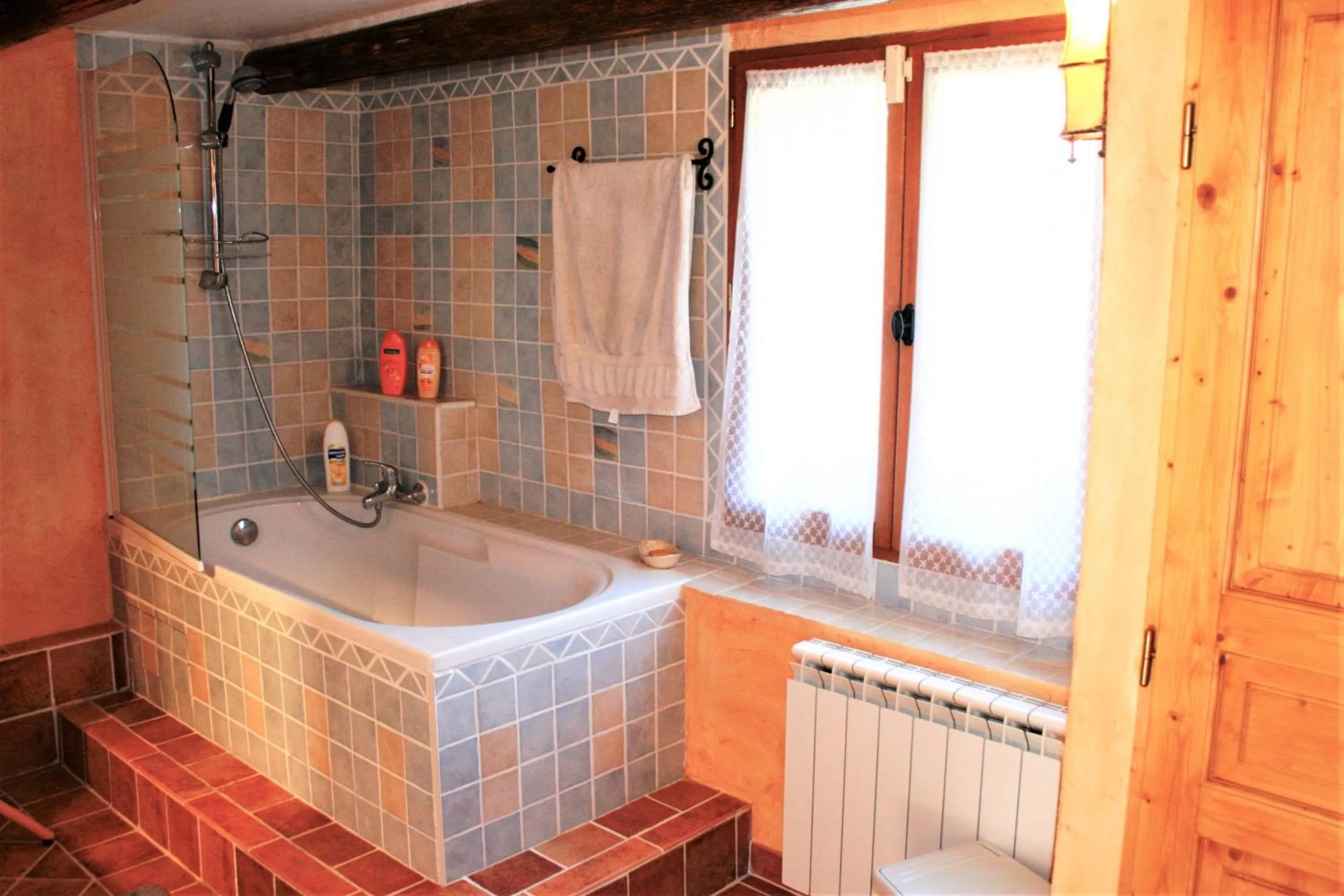 Bathroom in Le Mas De La Cigale Bleue, Caumont Sur Durance