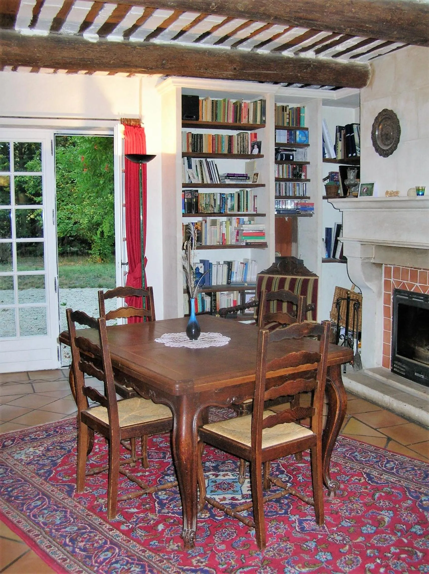 Lounge or bar in Le Mas De La Cigale Bleue, Caumont Sur Durance