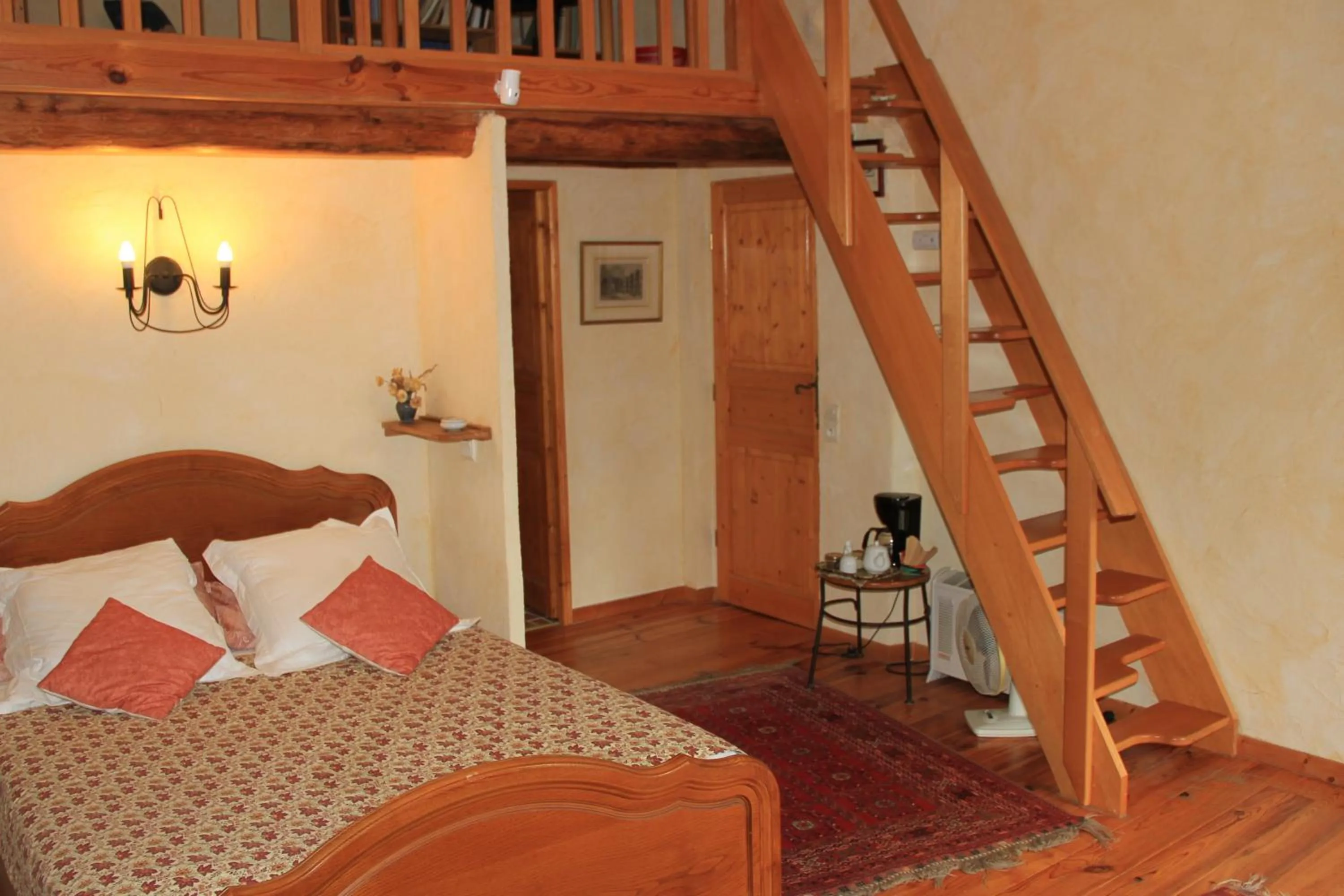 Bed in Le Mas De La Cigale Bleue, Caumont Sur Durance