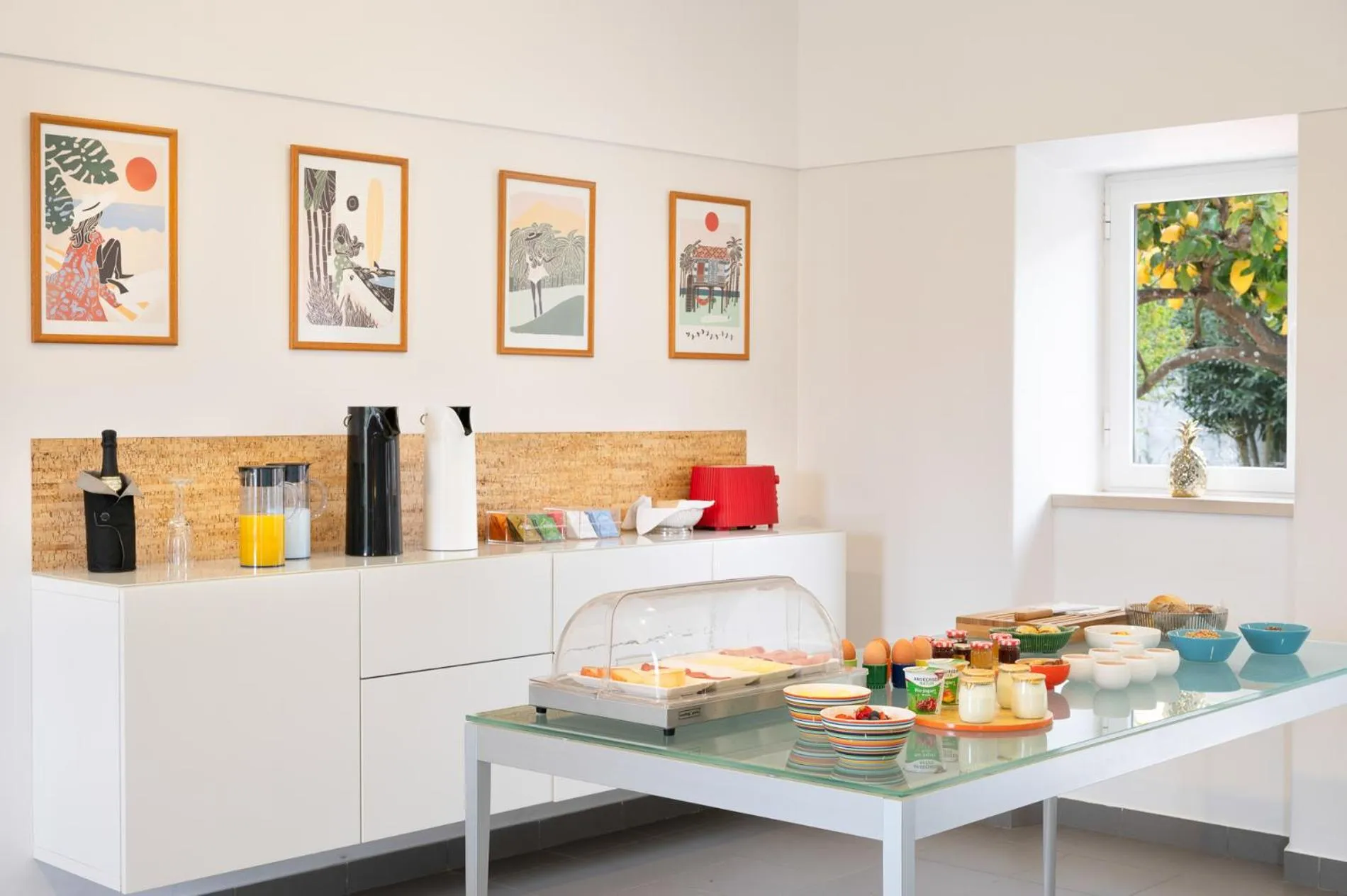 Breakfast in Flamboyant Boutique B&B