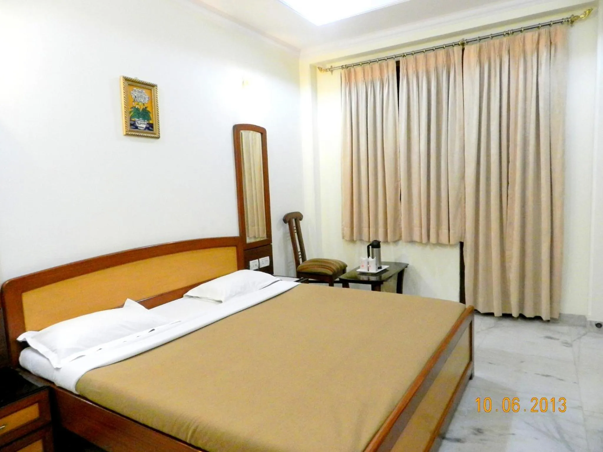 Photo of the whole room, Bed in Hotel Tara Palace, Chandni Chowk