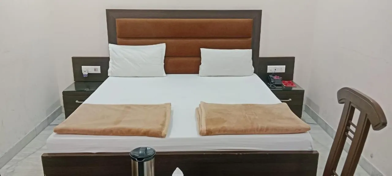 Bed in Hotel Tara Palace, Chandni Chowk