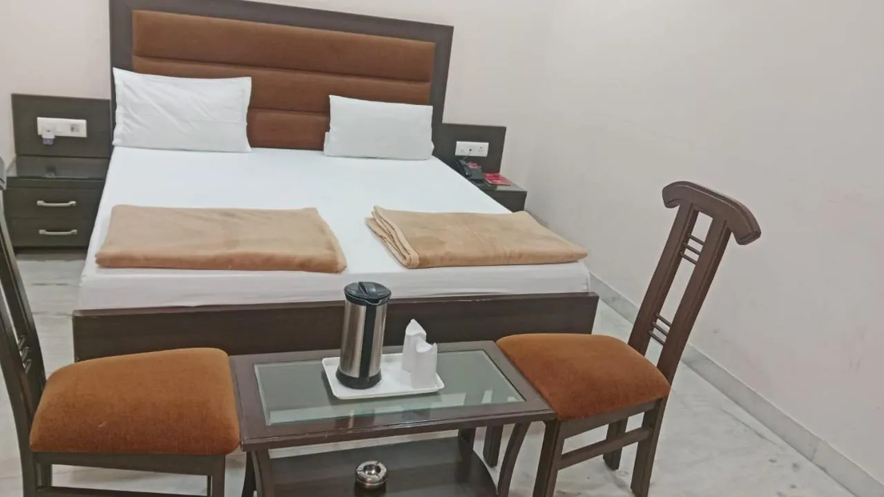 Bed in Hotel Tara Palace, Chandni Chowk