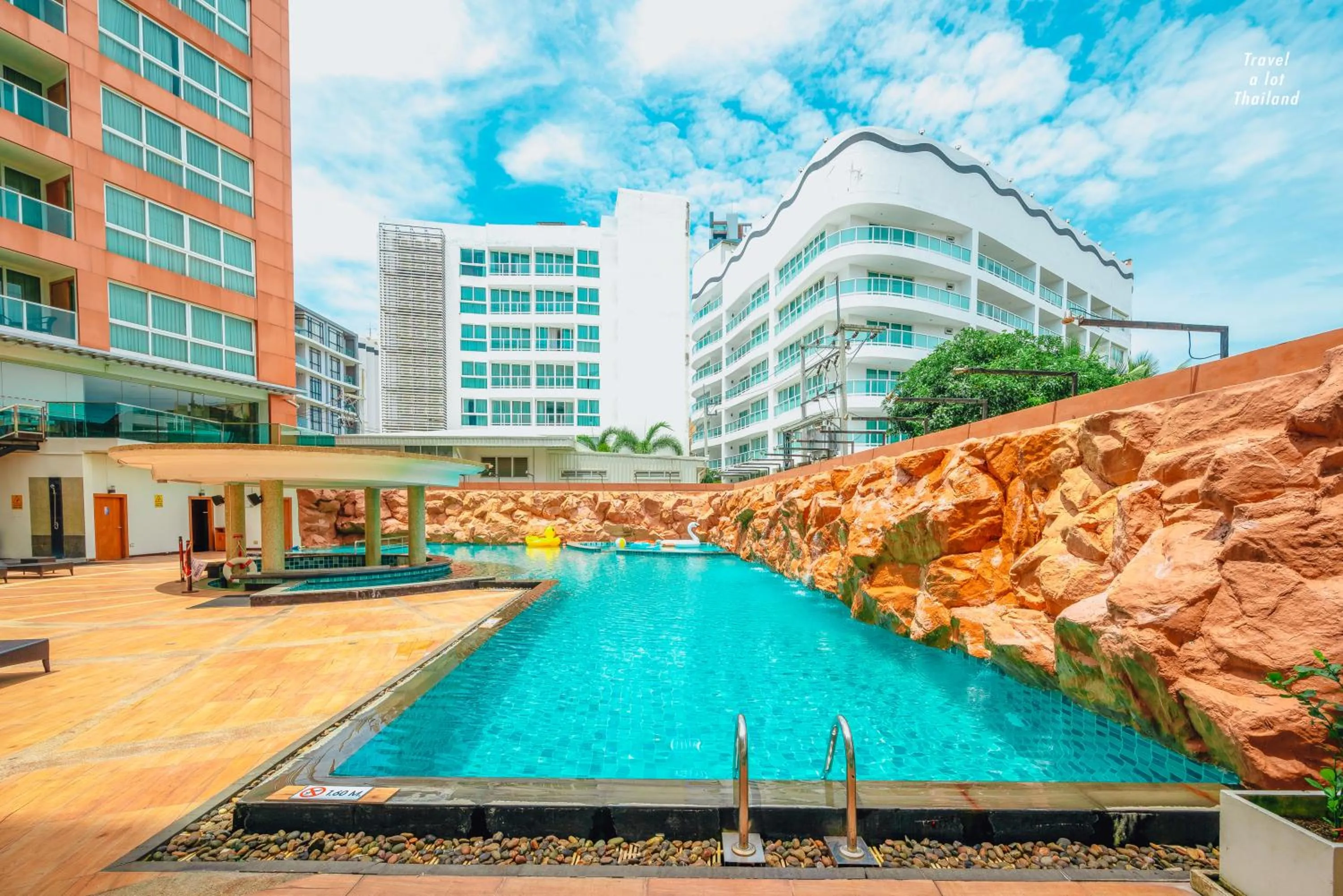 Swimming pool in Centara Nova Hotel Pattaya