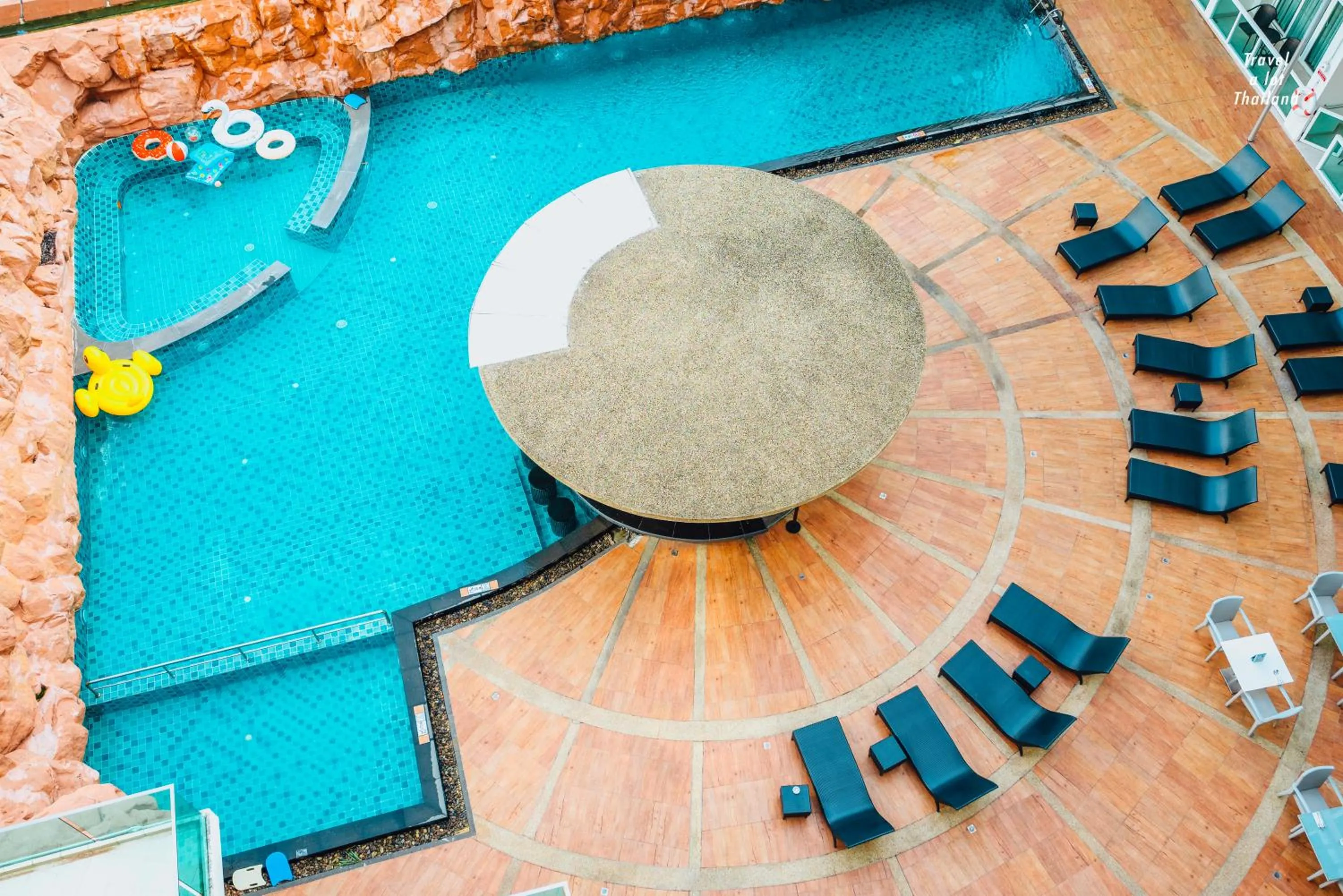 Swimming pool in Centara Nova Hotel Pattaya