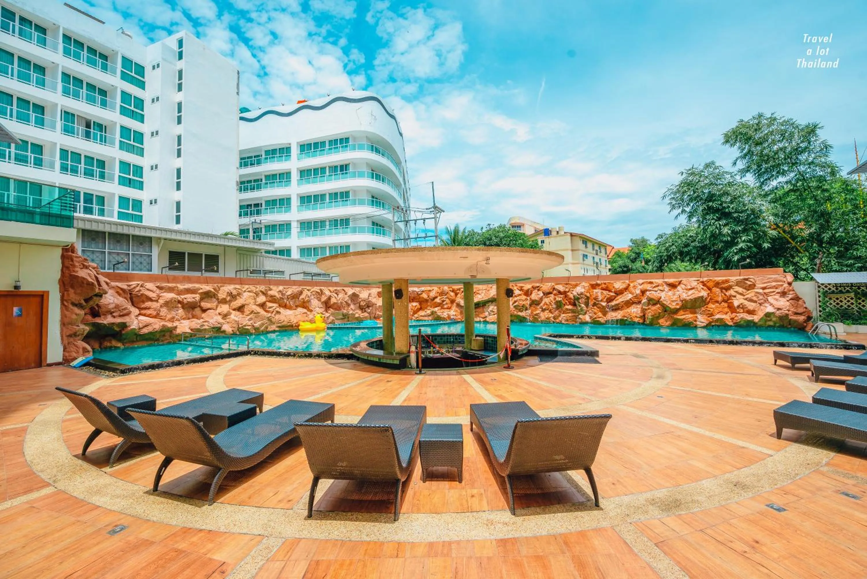 Swimming pool in Centara Nova Hotel Pattaya