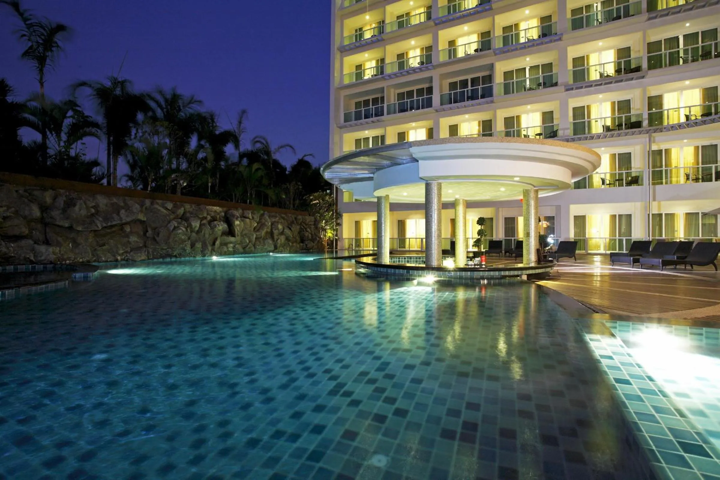 Swimming pool in Centara Nova Hotel Pattaya