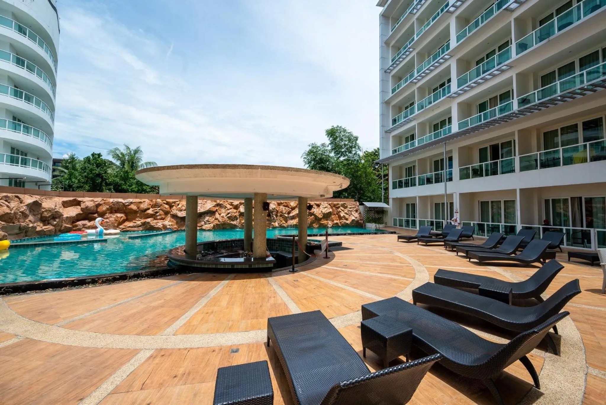 Swimming pool in Centara Nova Hotel Pattaya