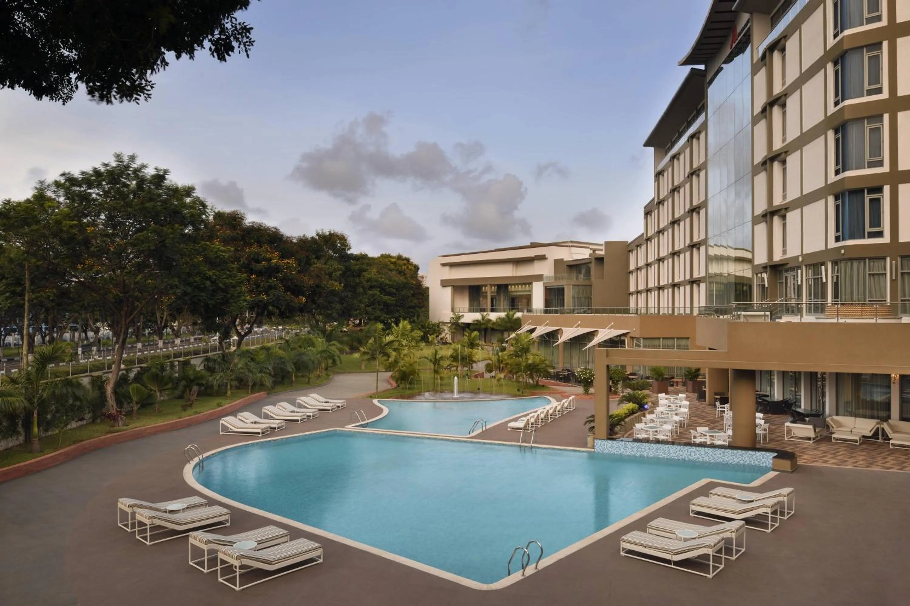 Swimming pool in Accra Marriott Hotel