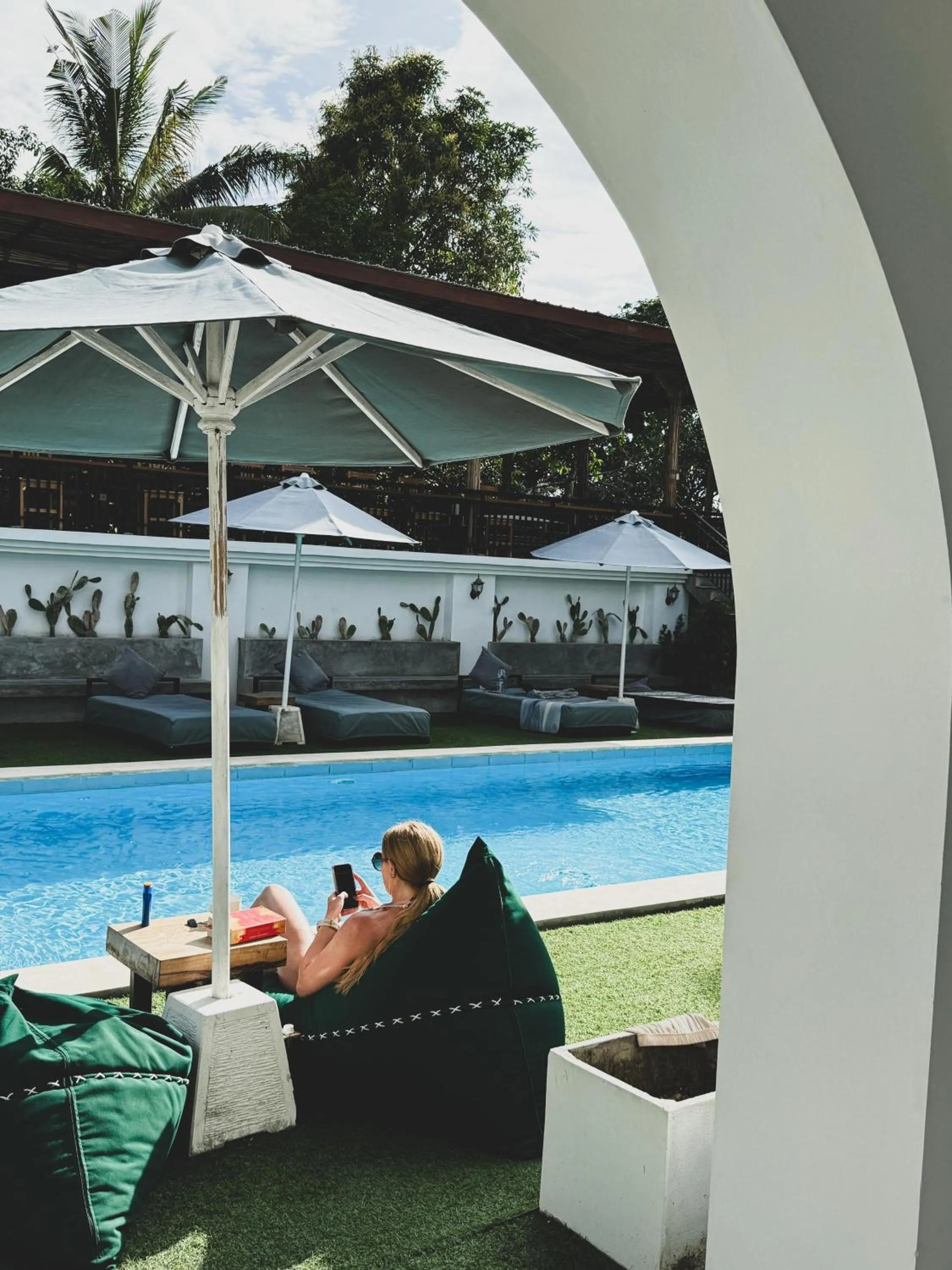 Seating area in Nuansa Penida Hostel