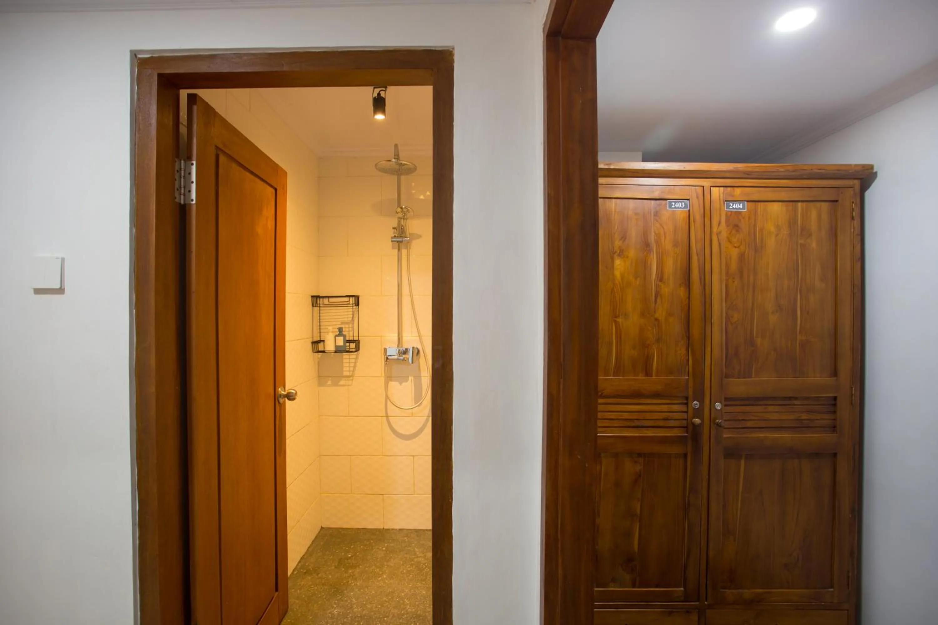 Shower in Nuansa Penida Hostel