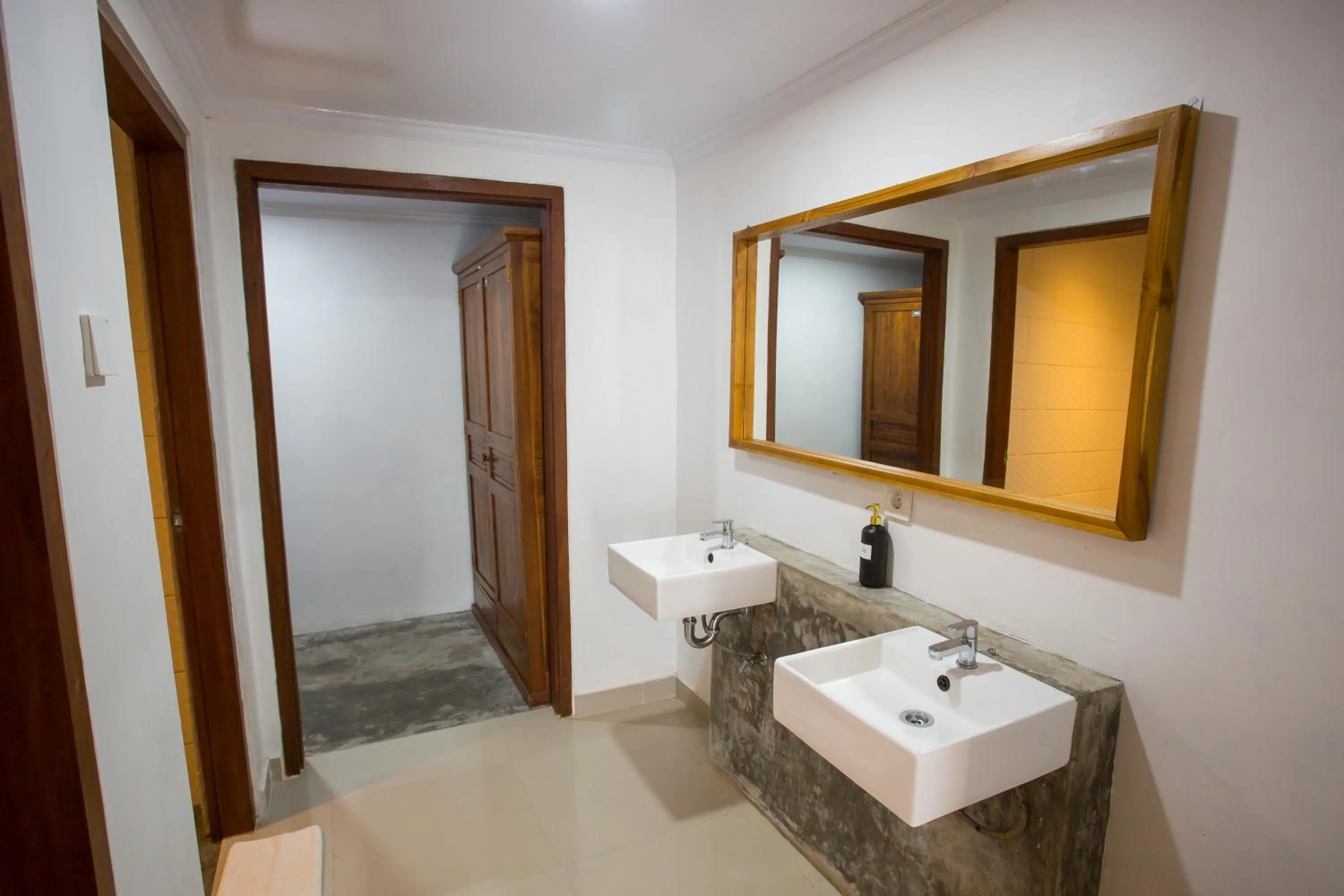 Toilet in Nuansa Penida Hostel