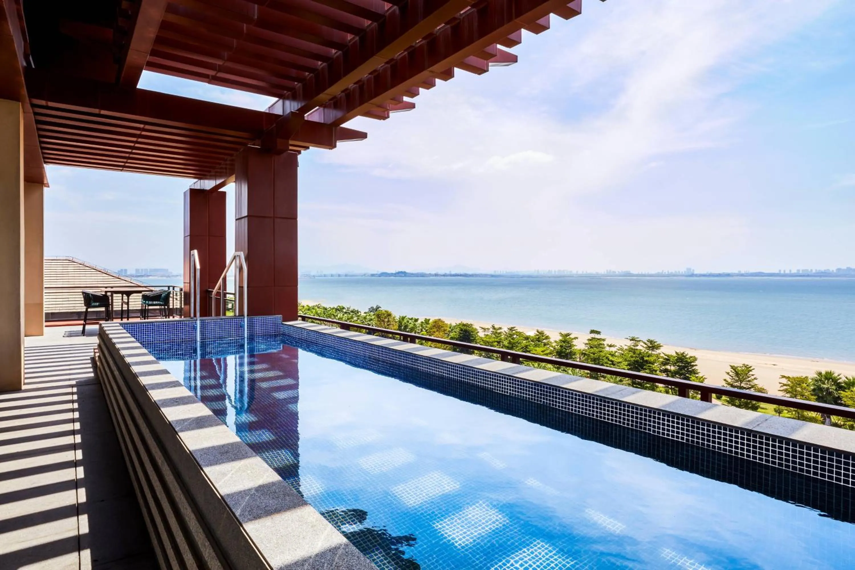 Swimming pool in Xiamen Marriott Hotel & Conference Centre