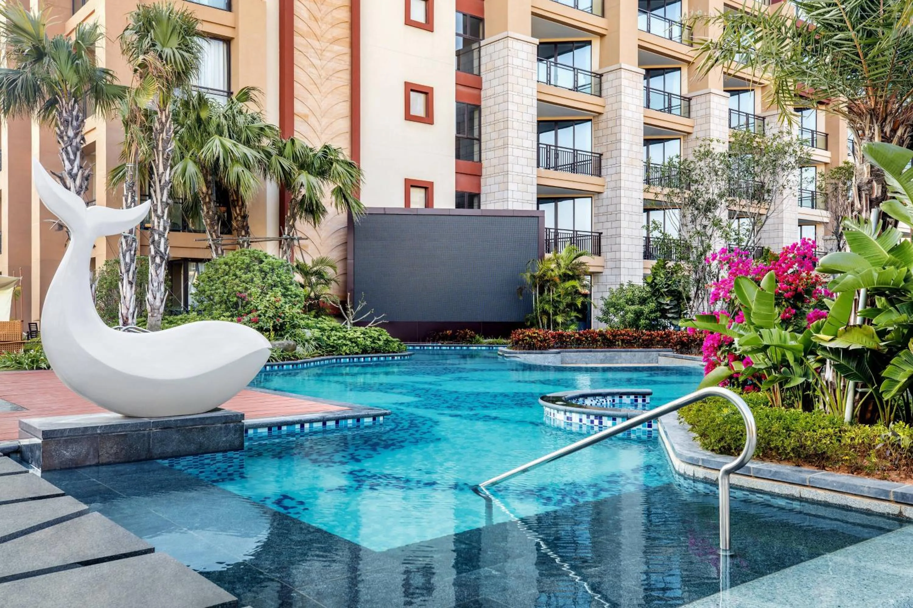 Swimming pool in Xiamen Marriott Hotel & Conference Centre