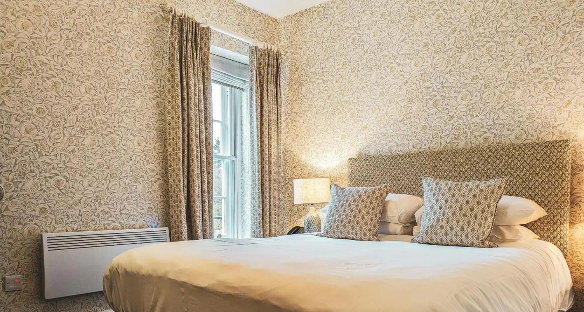 Bed in Three Salmons Hotel