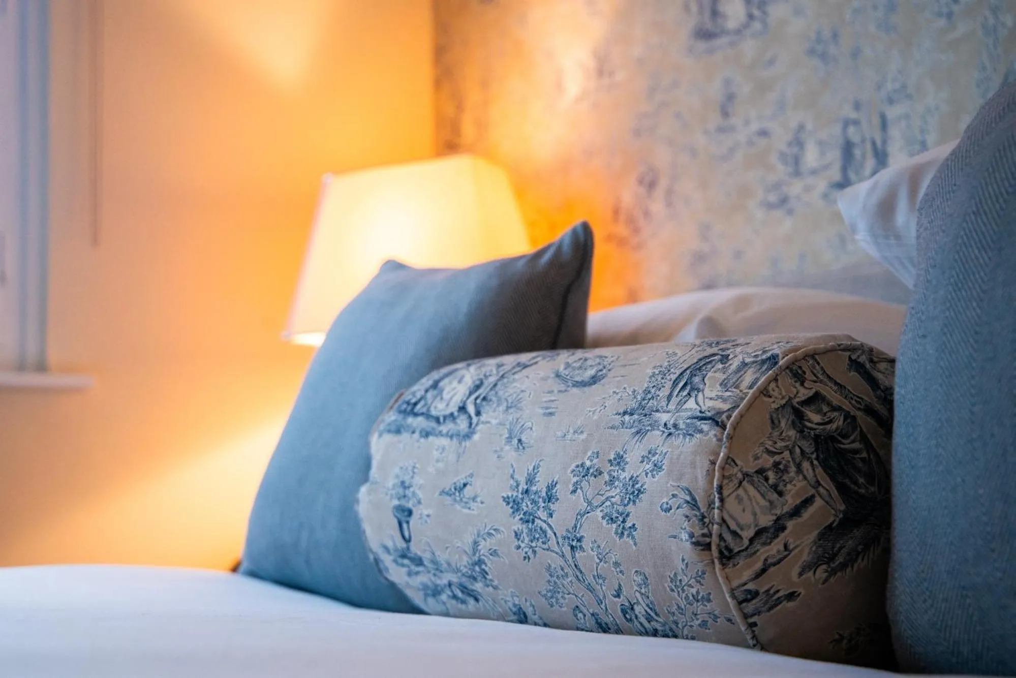 Bed in Three Salmons Hotel