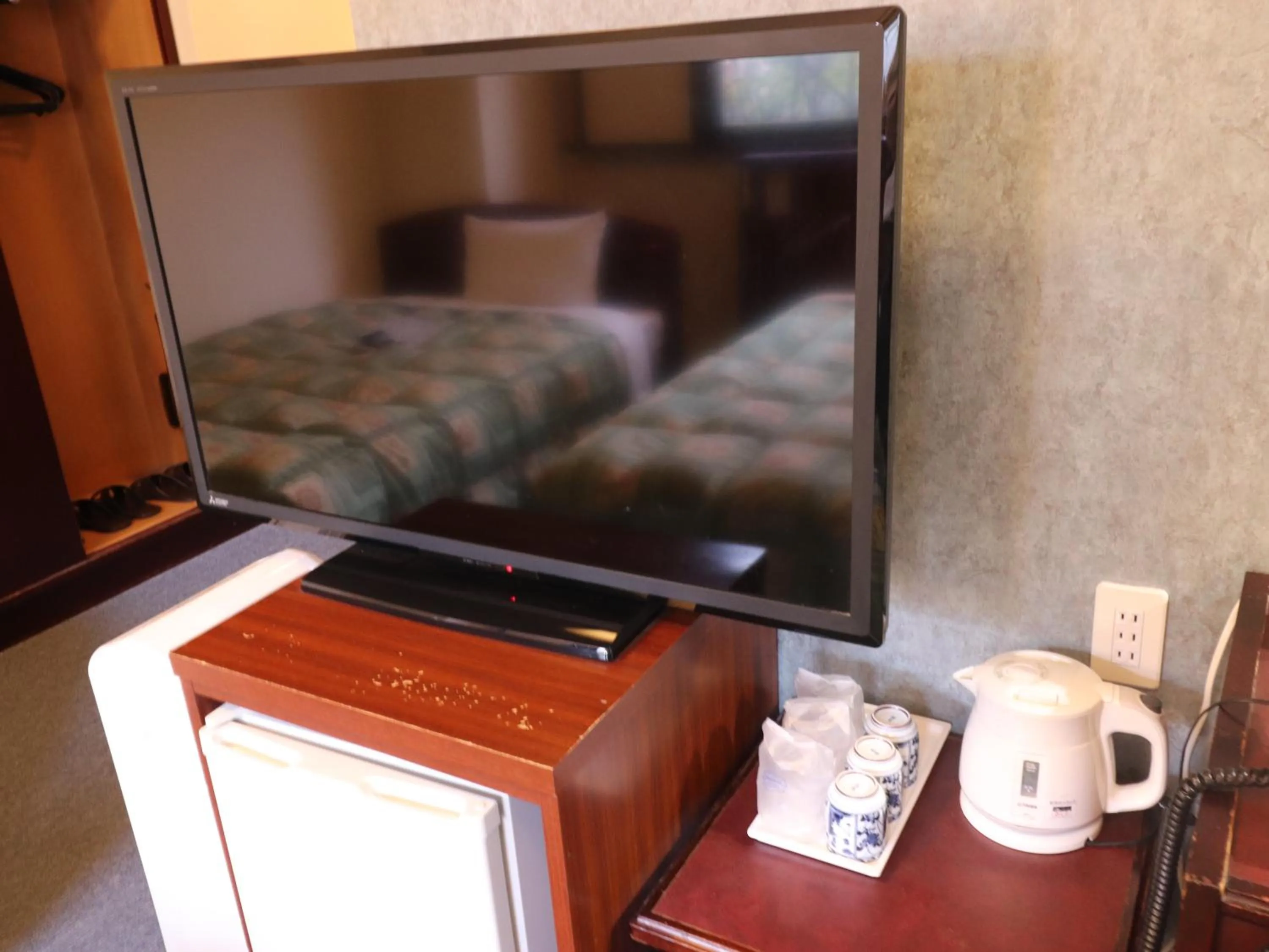 Photo of the whole room, Bed in Tokyo Inn