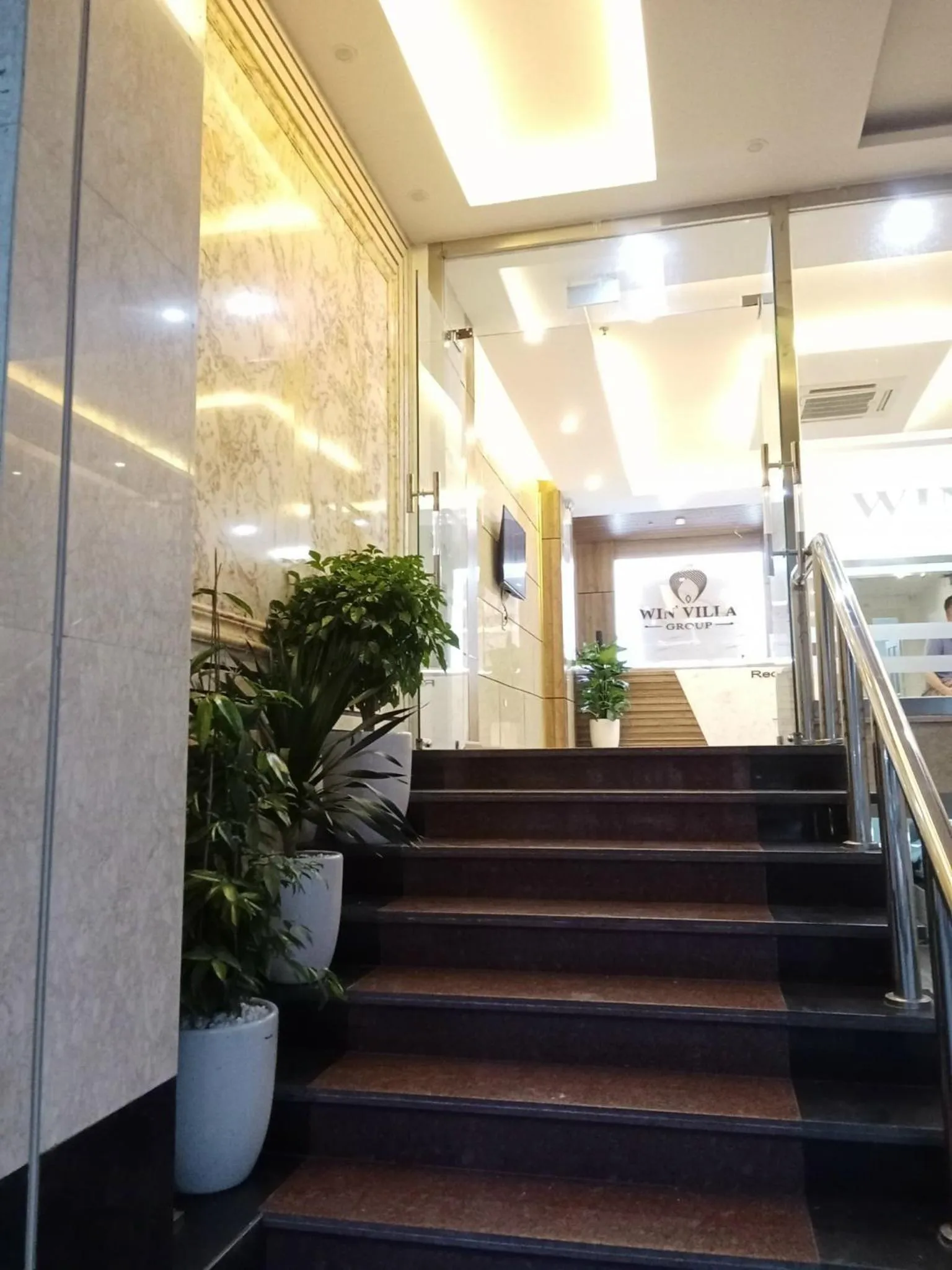 Property building in Win Villa Hotel & Apartment