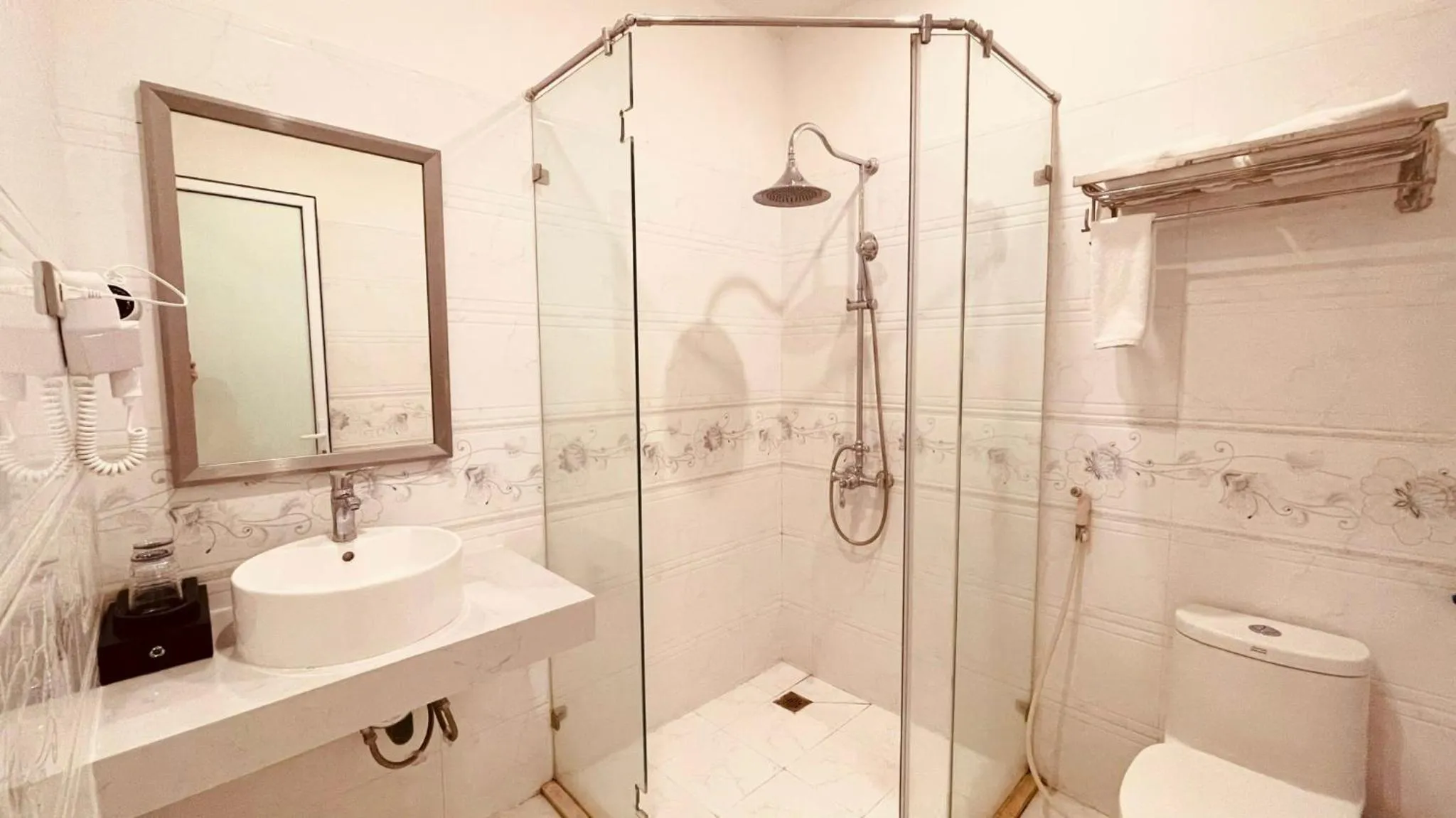 Shower in Win Villa Hotel & Apartment