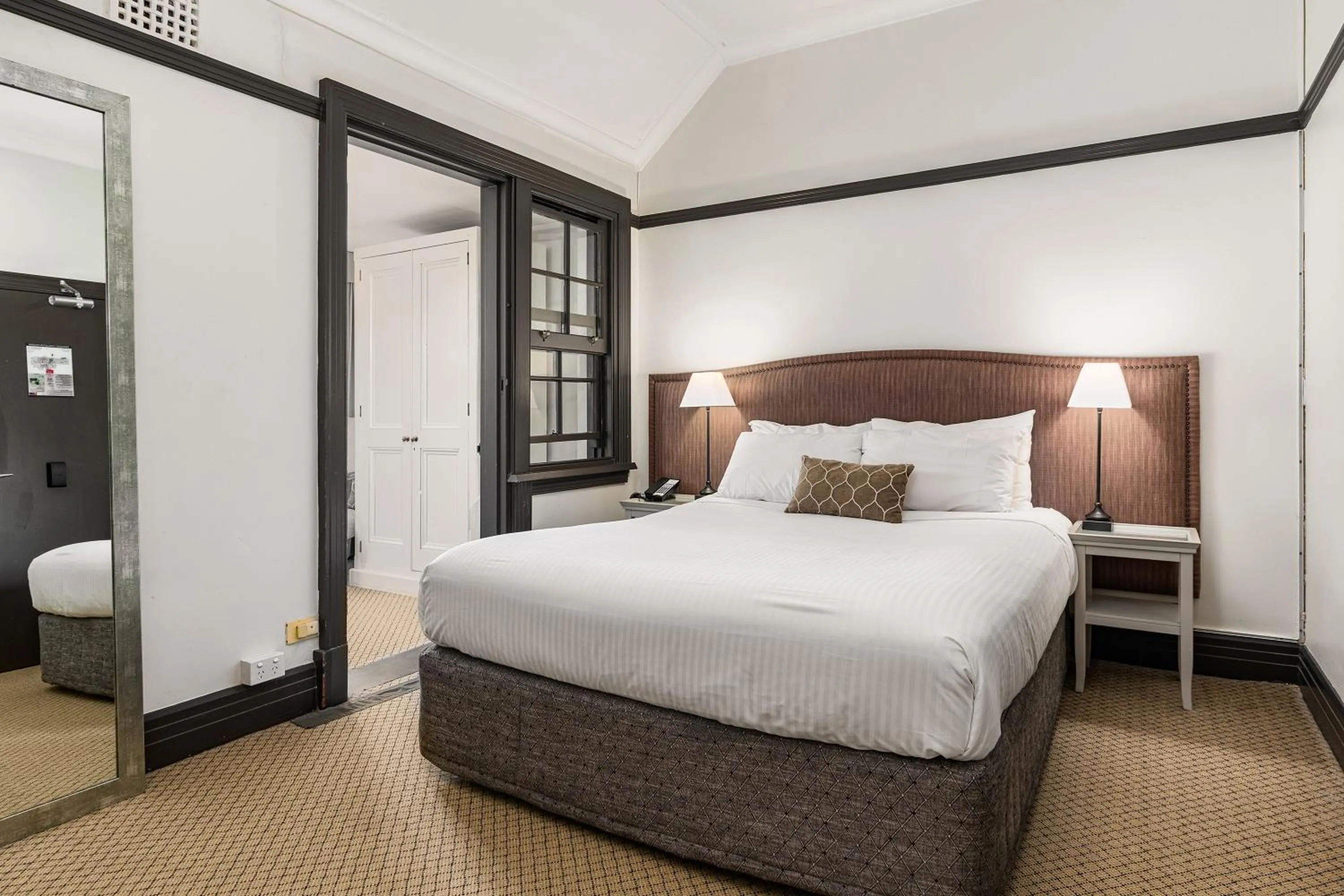 Bedroom, Bed in Peppers Manor House