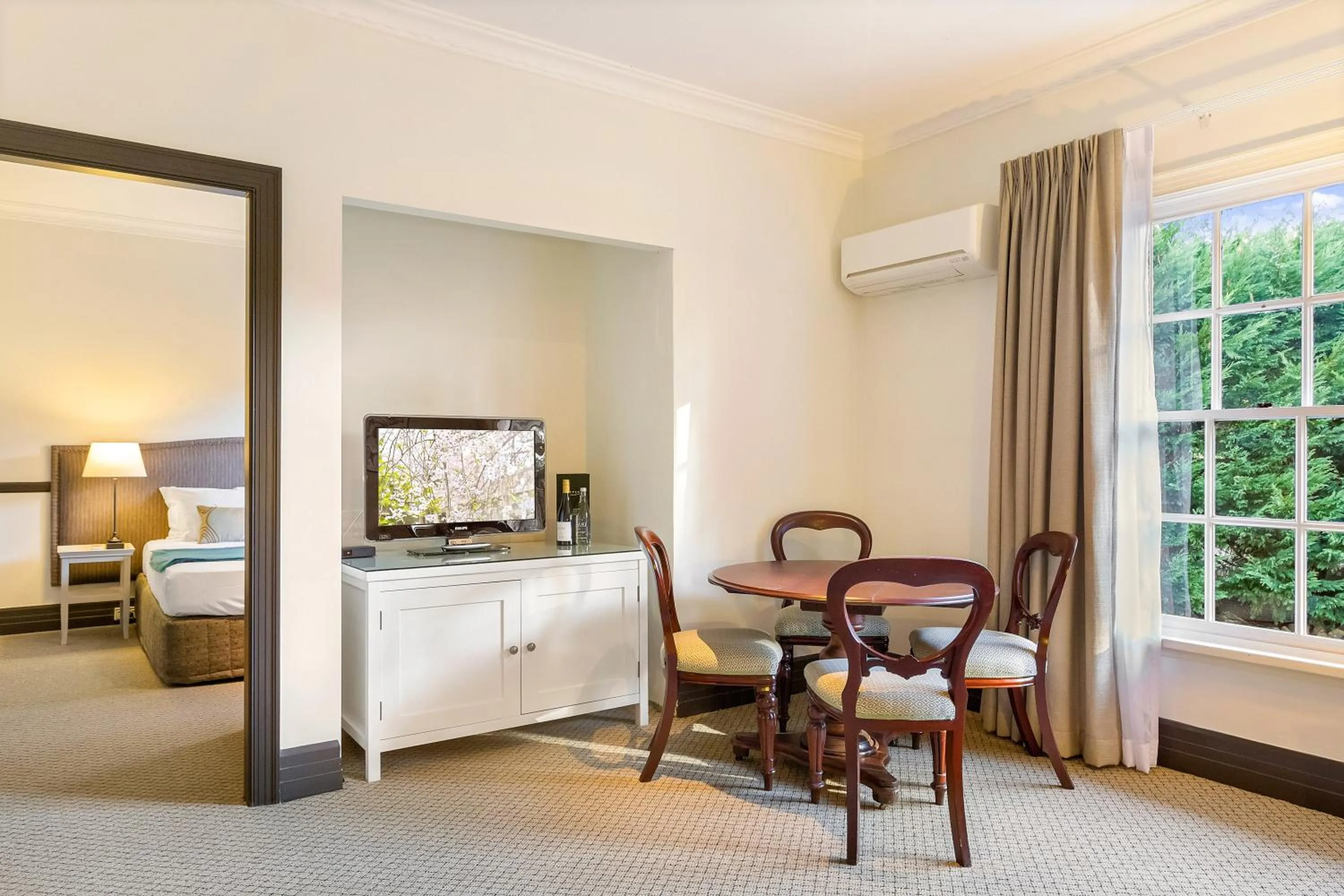 Living room, Bed in Peppers Manor House