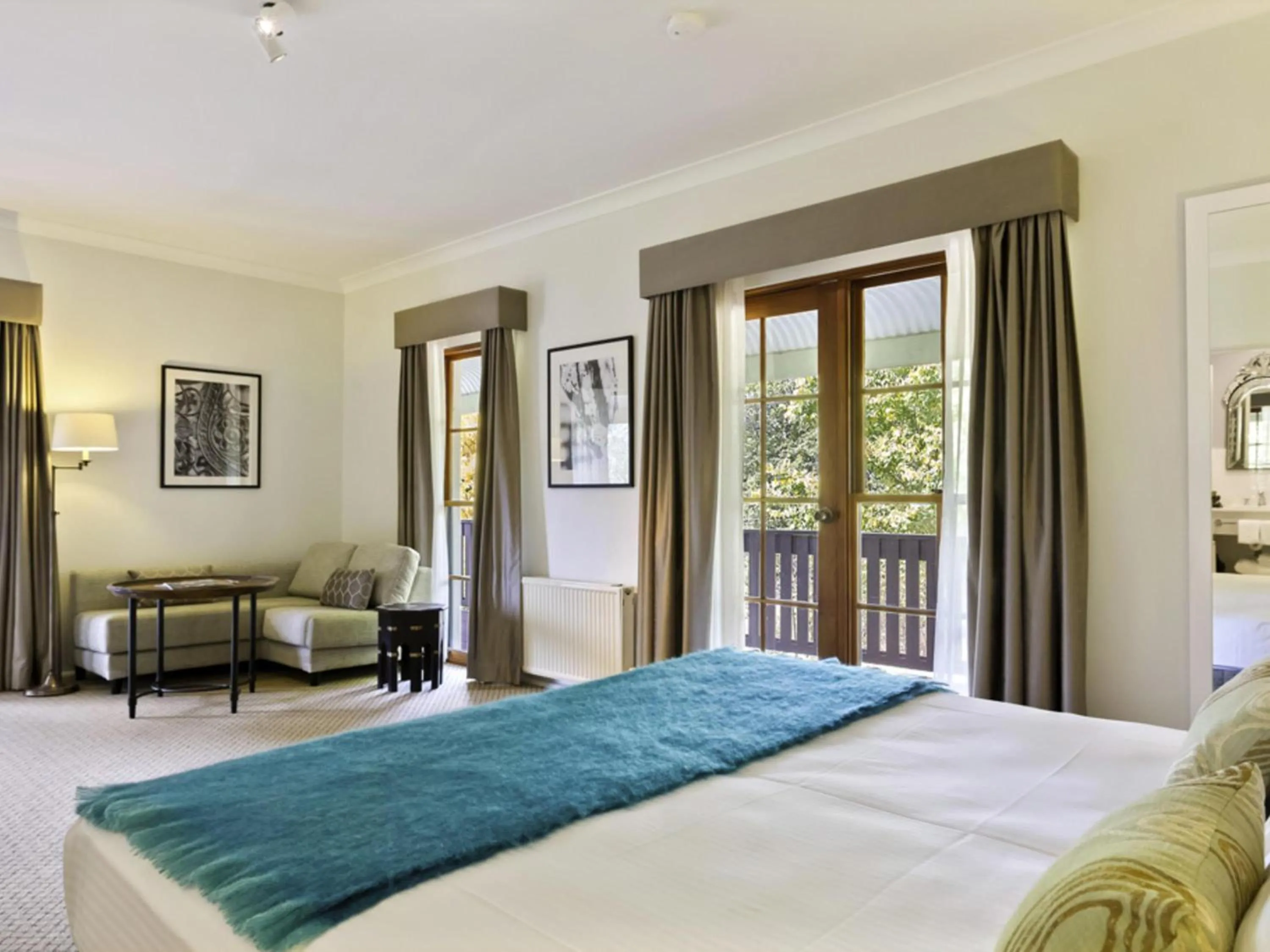 Bedroom, Bed in Peppers Manor House