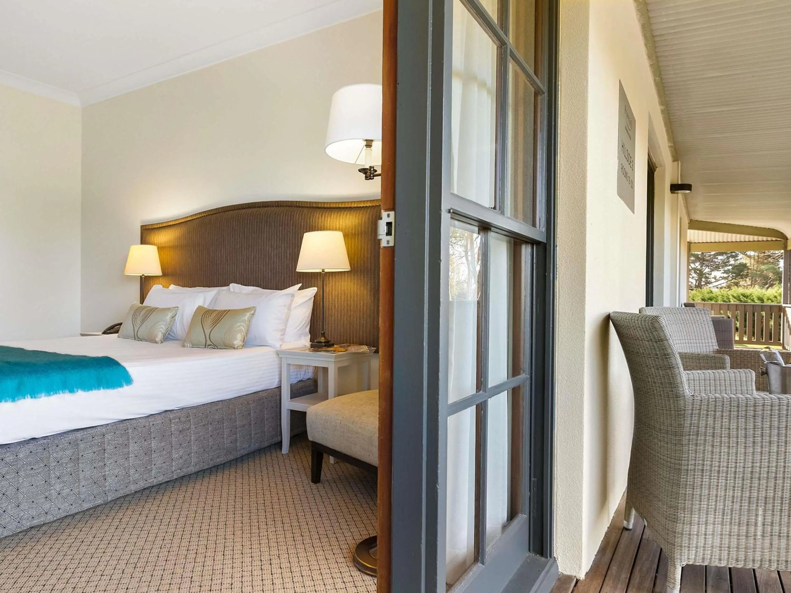 Bedroom, Bed in Peppers Manor House