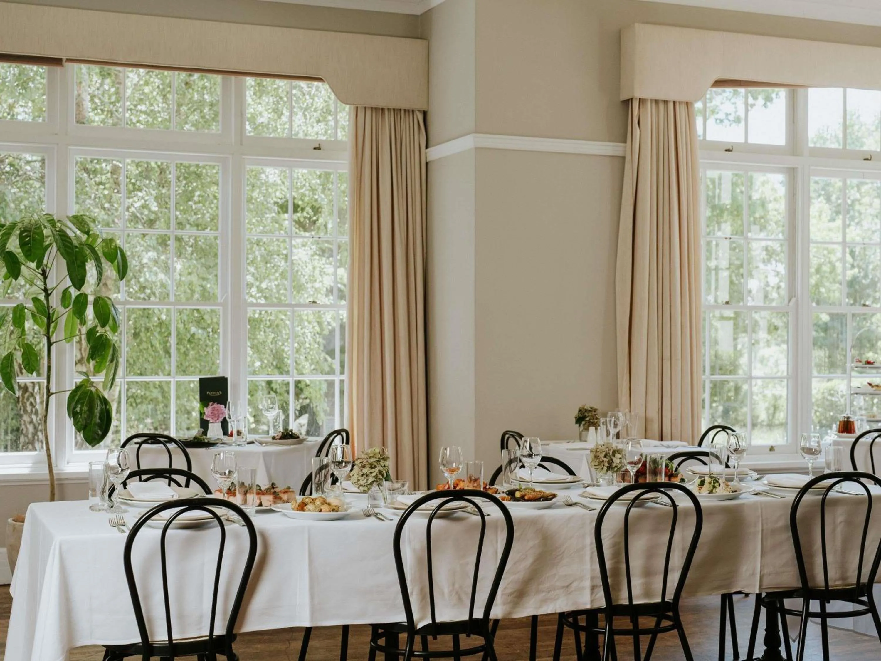 Restaurant/places to eat in Peppers Manor House