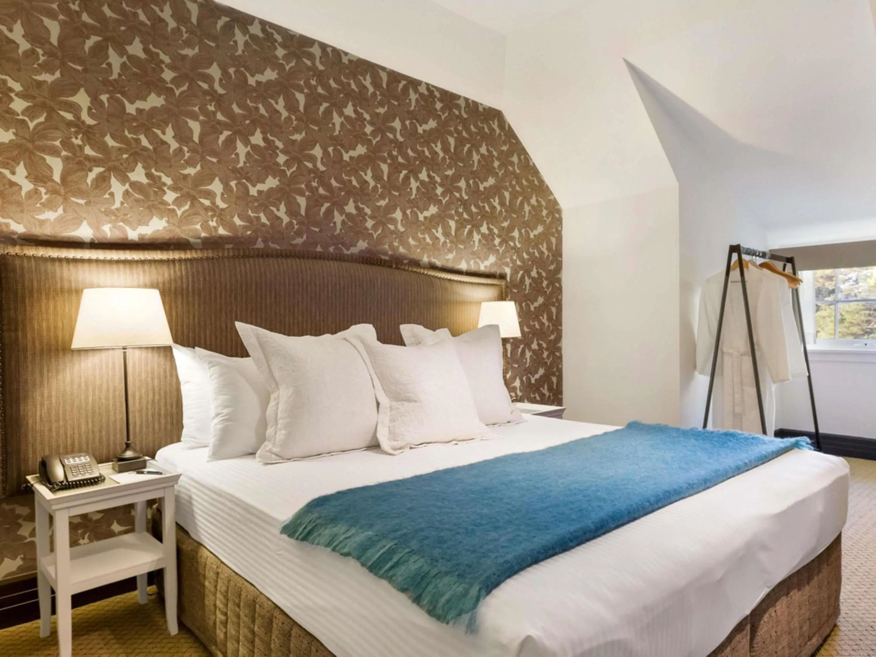 Bedroom, Bed in Peppers Manor House