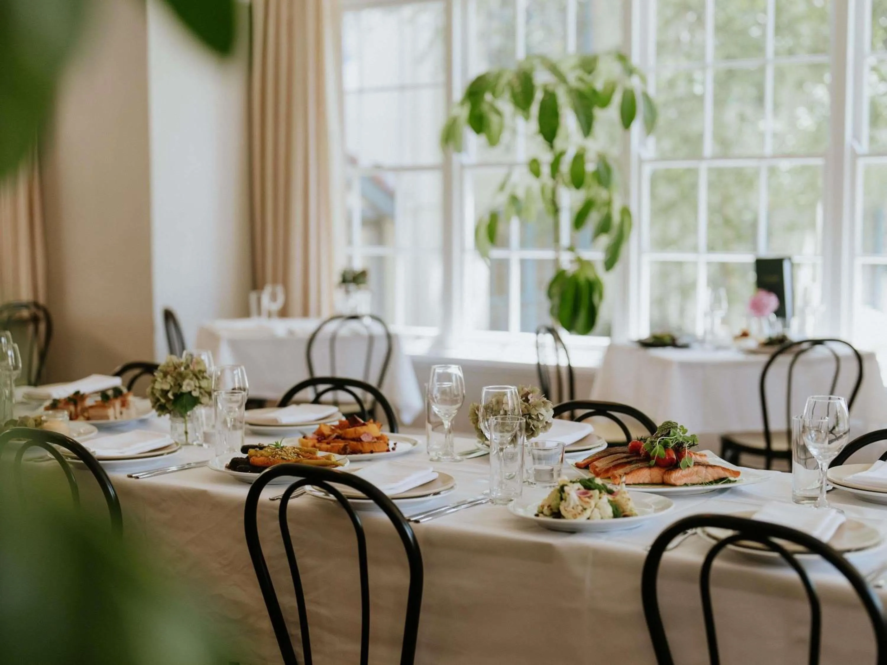 Restaurant/places to eat in Peppers Manor House