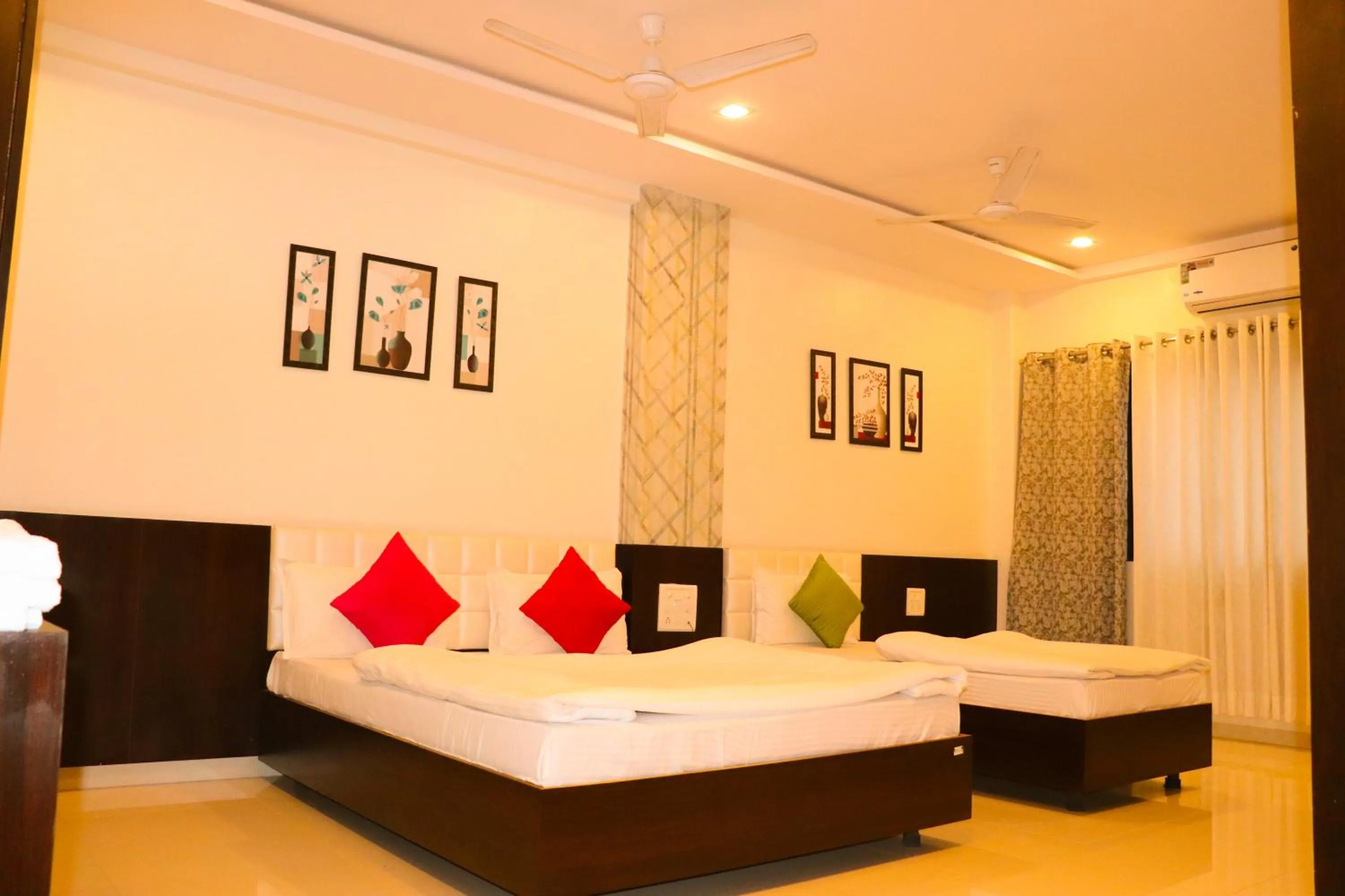 Photo of the whole room, Bed in Hotel Neem Tree