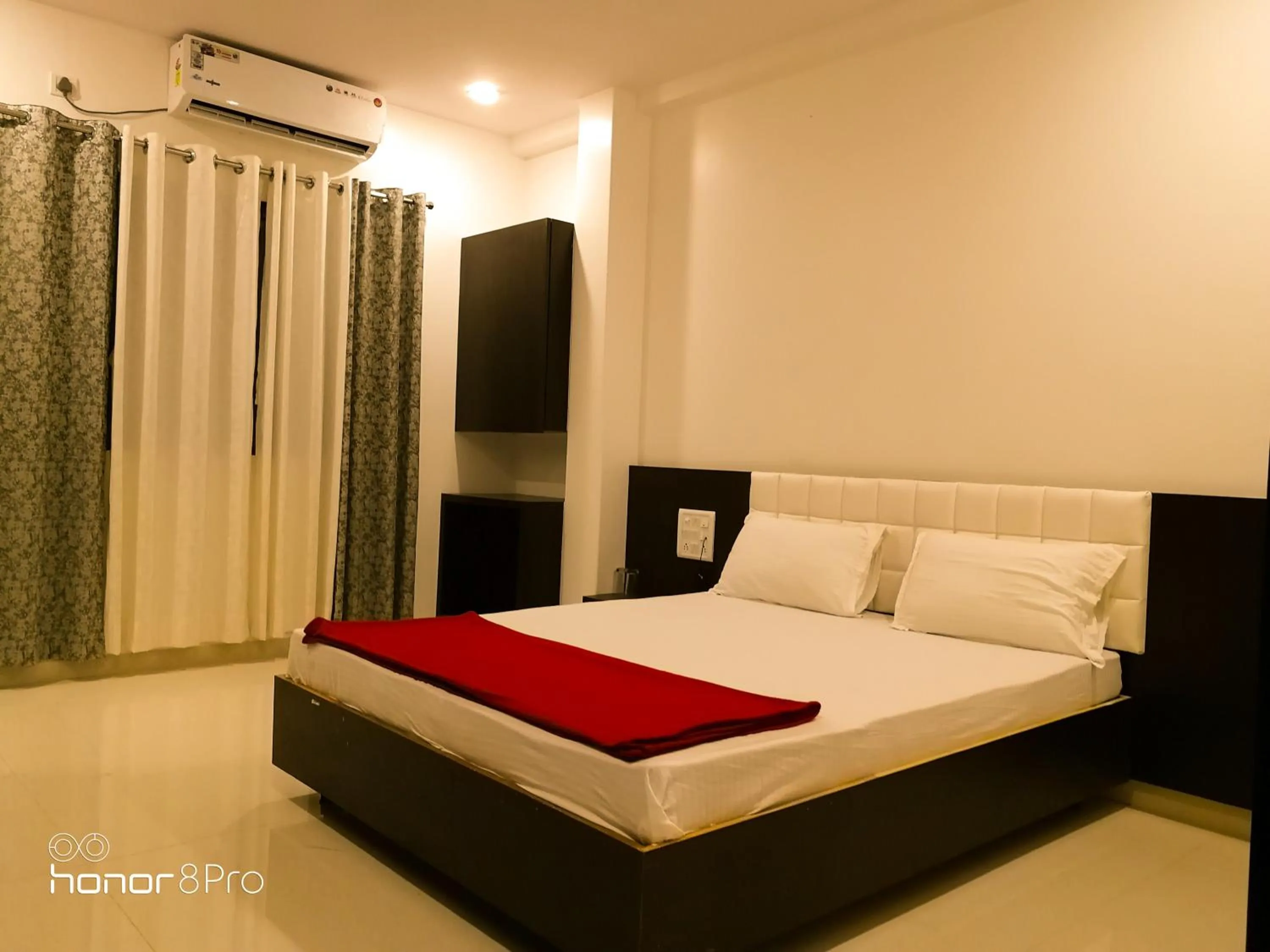 Photo of the whole room, Bed in Hotel Neem Tree