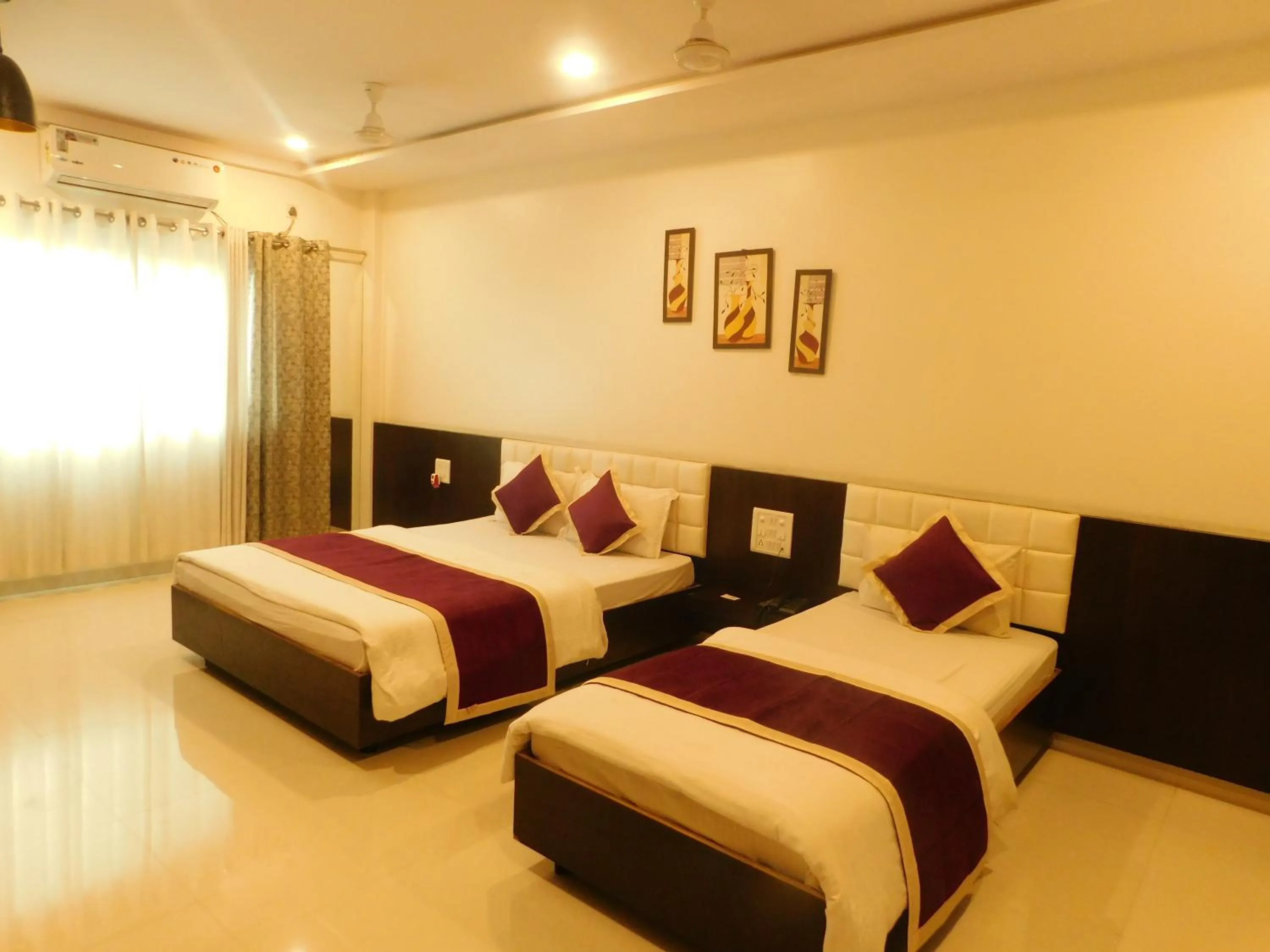 Photo of the whole room, Bed in Hotel Neem Tree