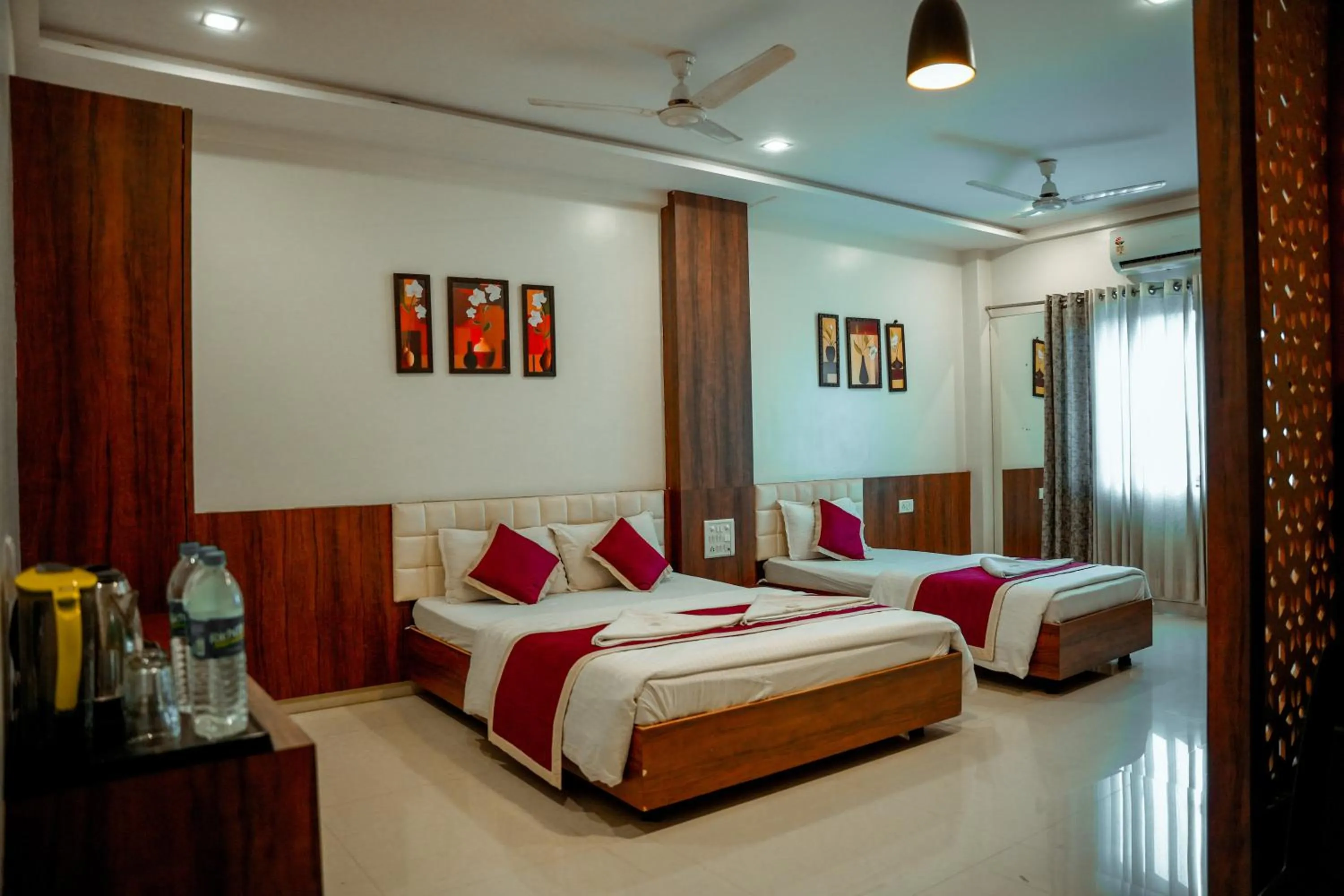 Bedroom, Bed in Hotel Neem Tree