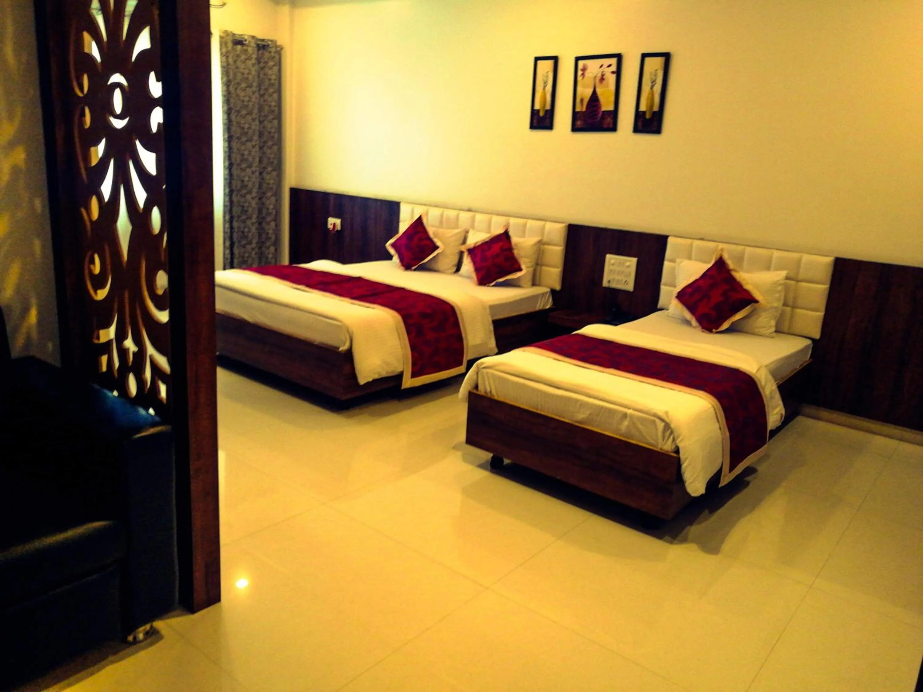 Photo of the whole room, Bed in Hotel Neem Tree