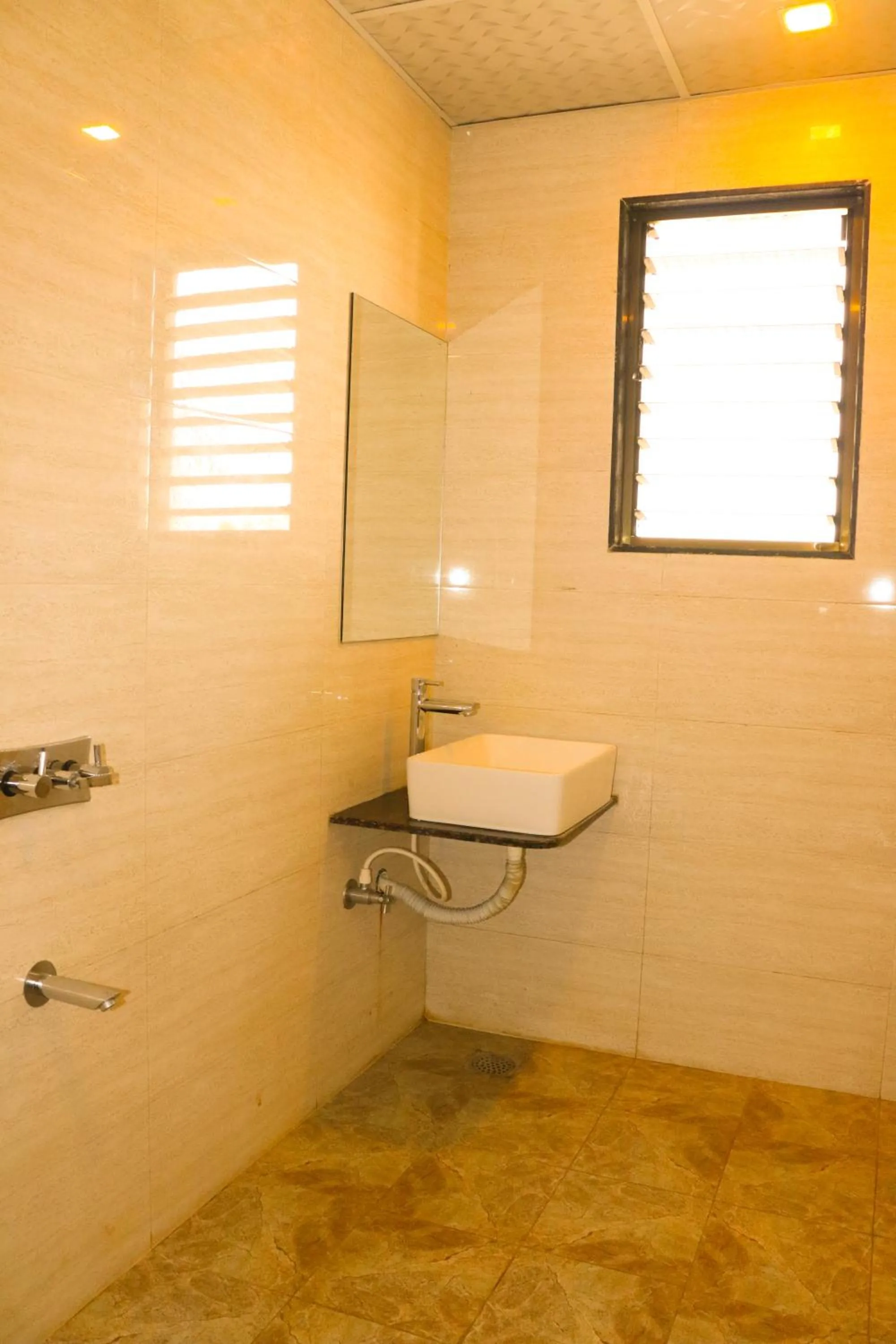 Toilet in Hotel Neem Tree