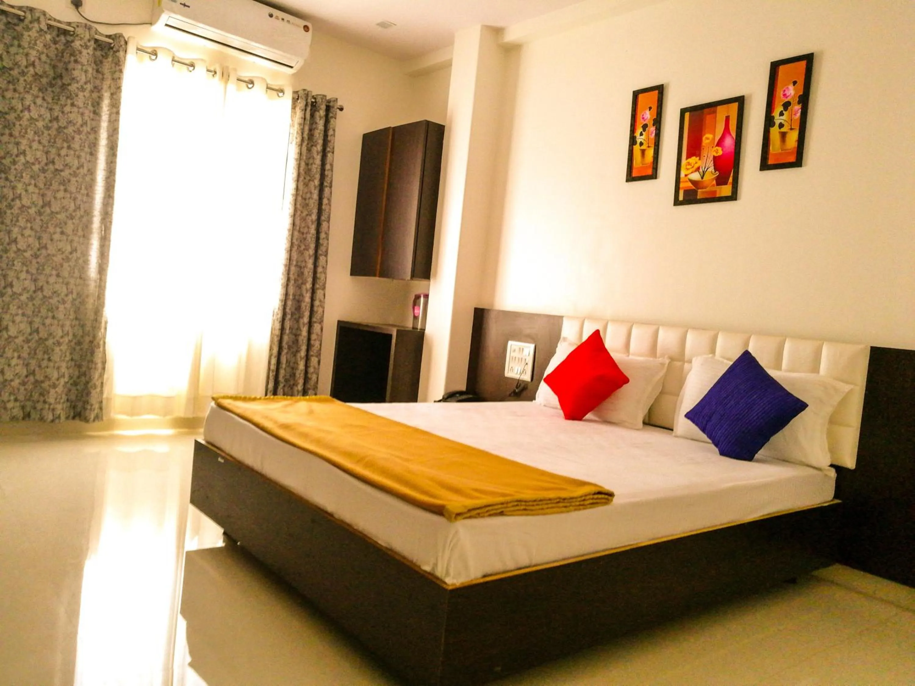 Photo of the whole room, Bed in Hotel Neem Tree