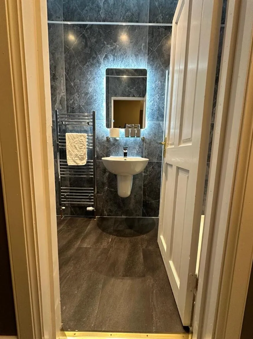 Bathroom in Kildonan Lodge Hotel