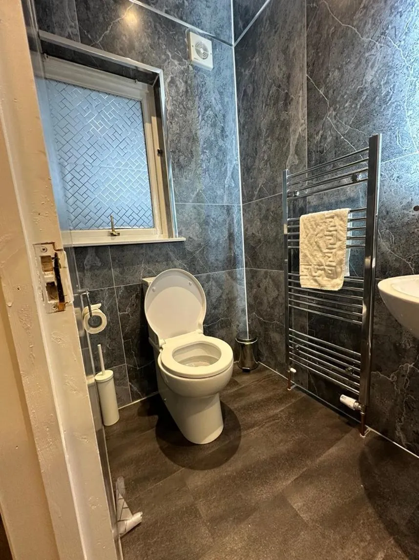 Toilet in Kildonan Lodge Hotel