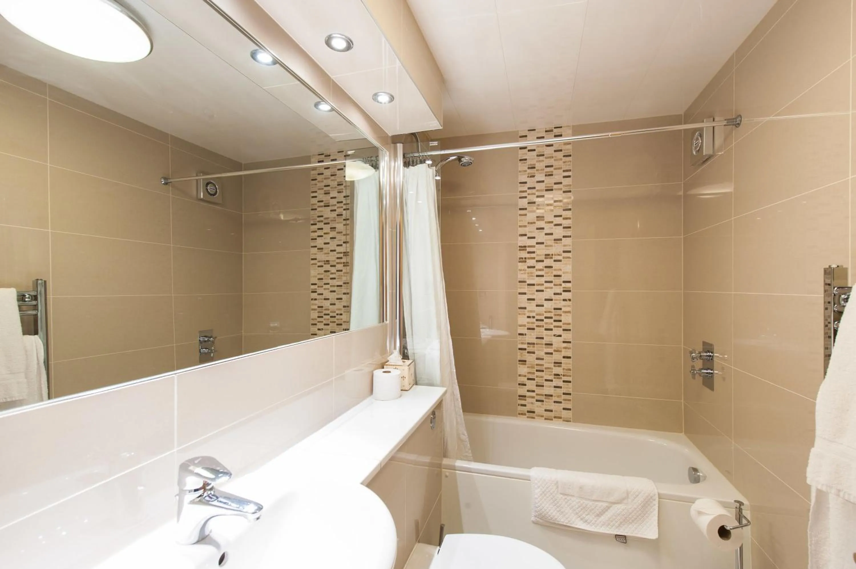 Bathroom in Kildonan Lodge Hotel