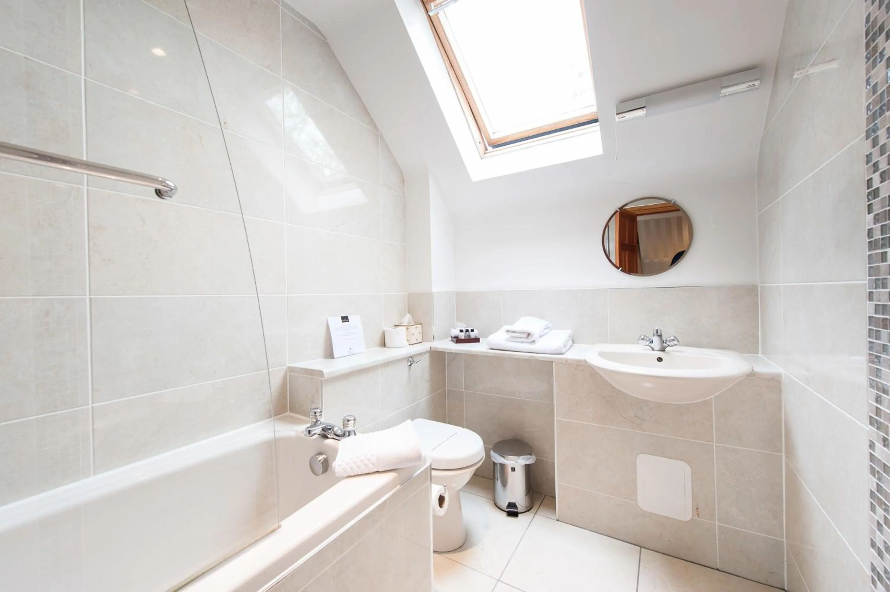 Bathroom in Kildonan Lodge Hotel