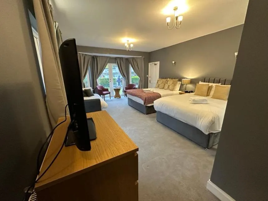 TV and multimedia, Bed in Kildonan Lodge Hotel