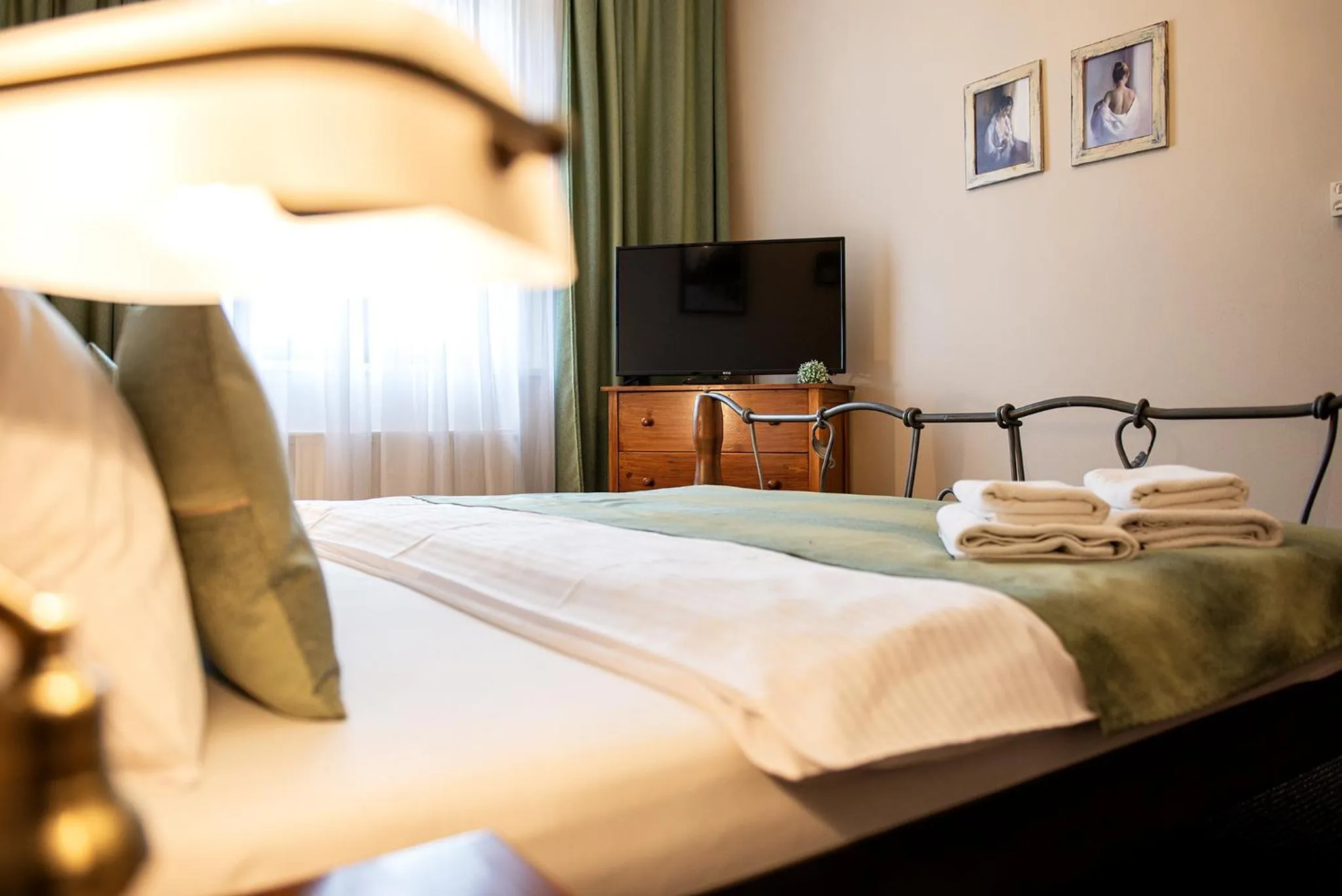 Bed in Residence Hattrick