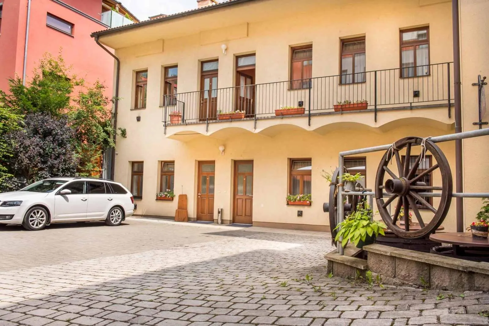 Garden in Residence Hattrick