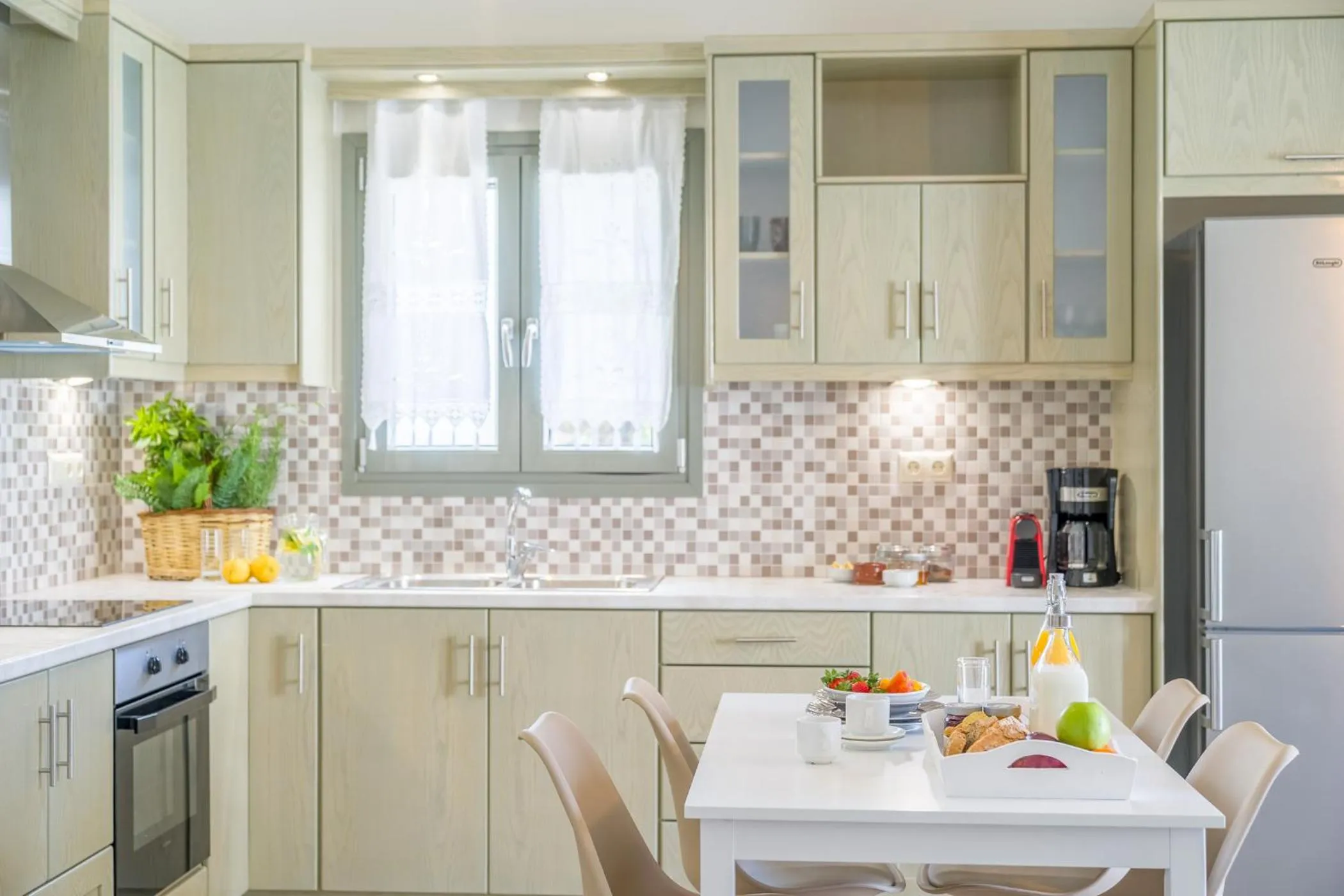 Kitchen or kitchenette in Sweet Home Naxos